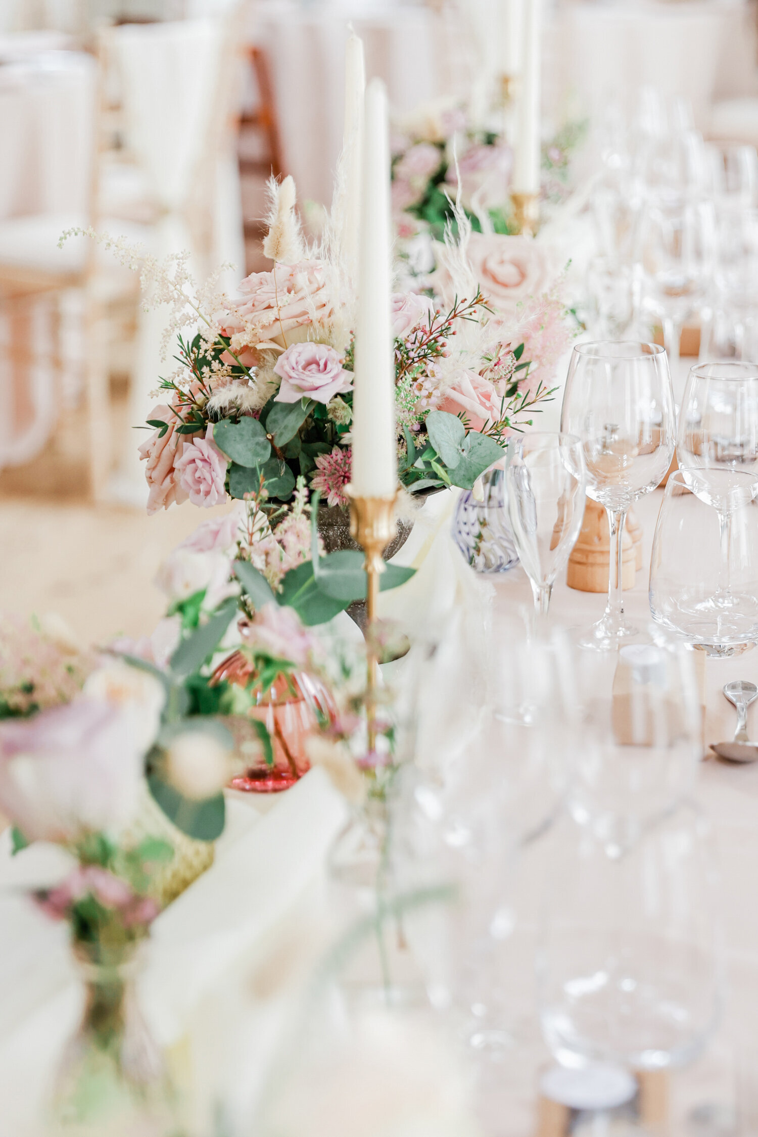 peach-and-gold-wedding-table-setting