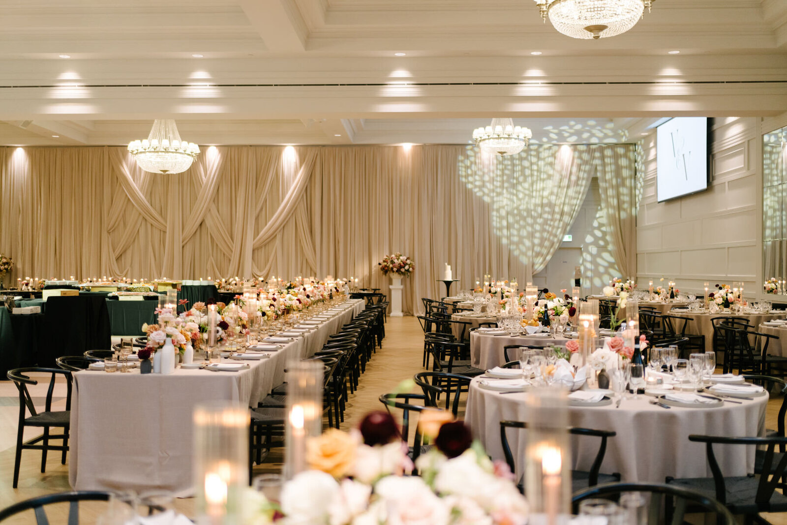 3 Toronto Wedding florist @cocobycoverscouture seen on @wedluxe Veronica Victor 22