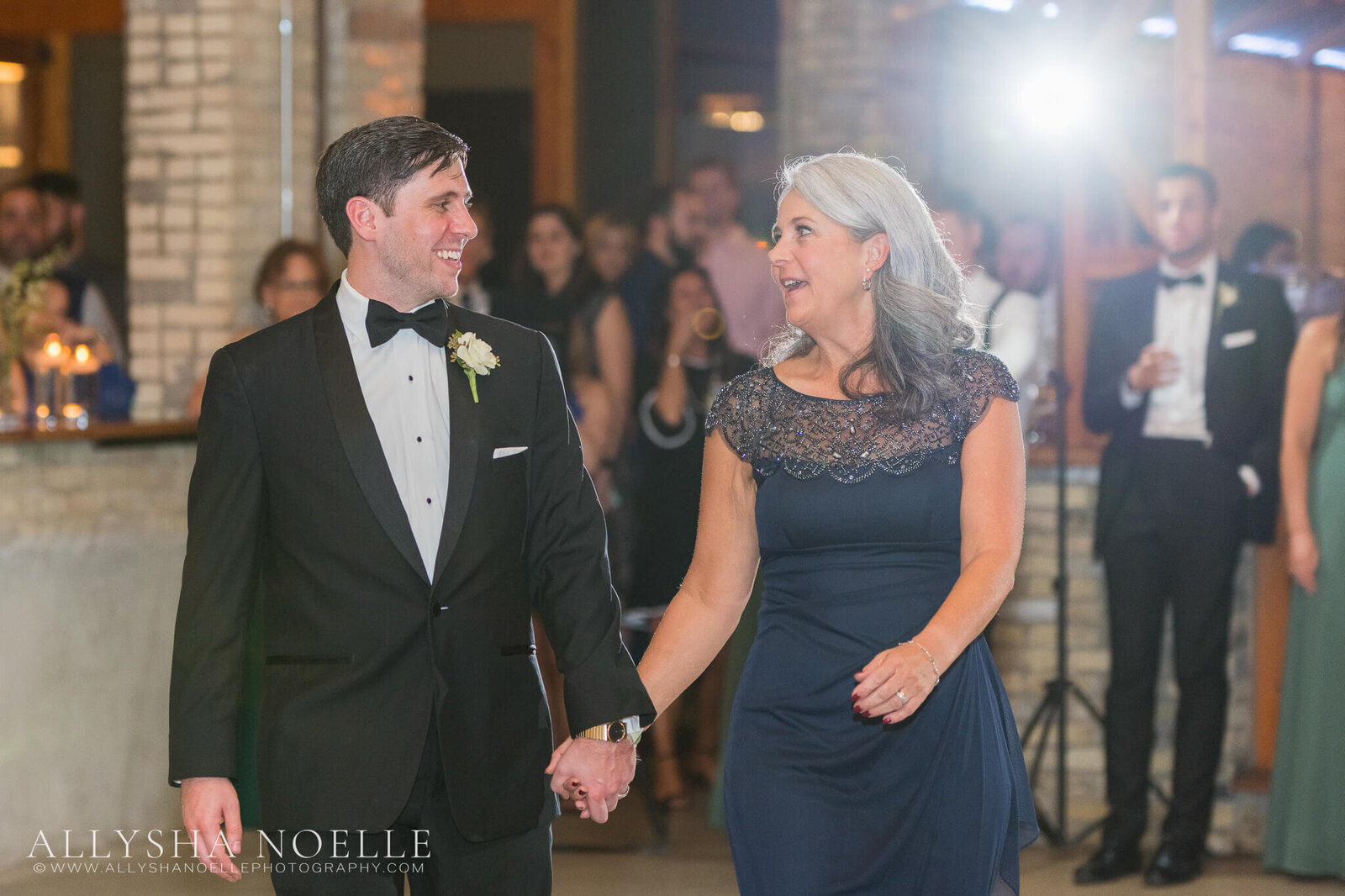 Wedding-at-The-Factory-on-Barclay-in-Milwaukee-1094