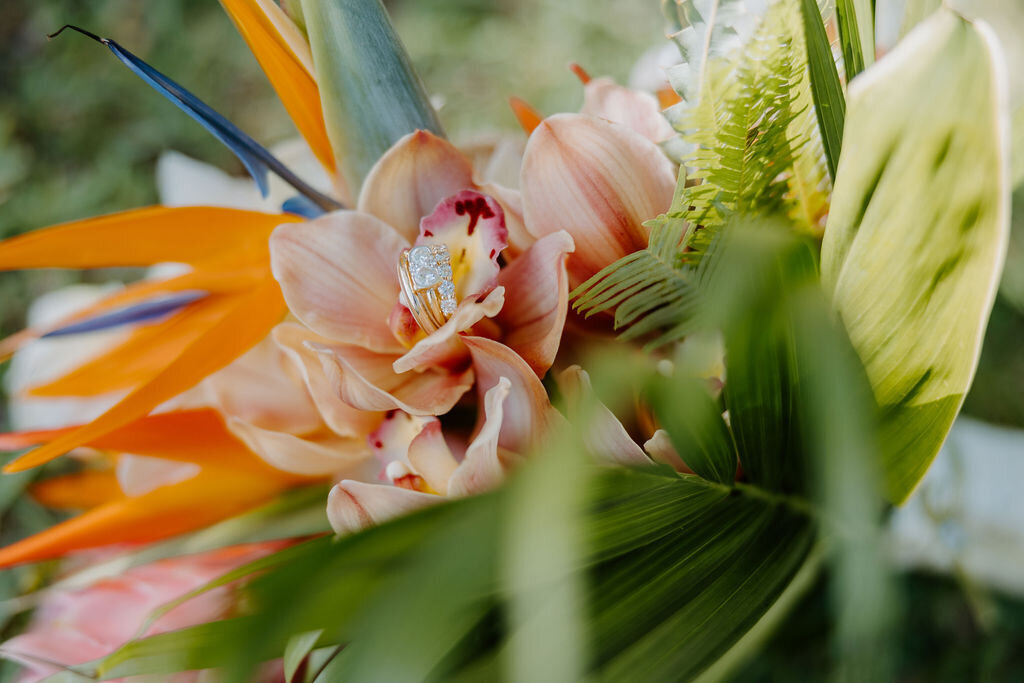 hawaii wedding florals