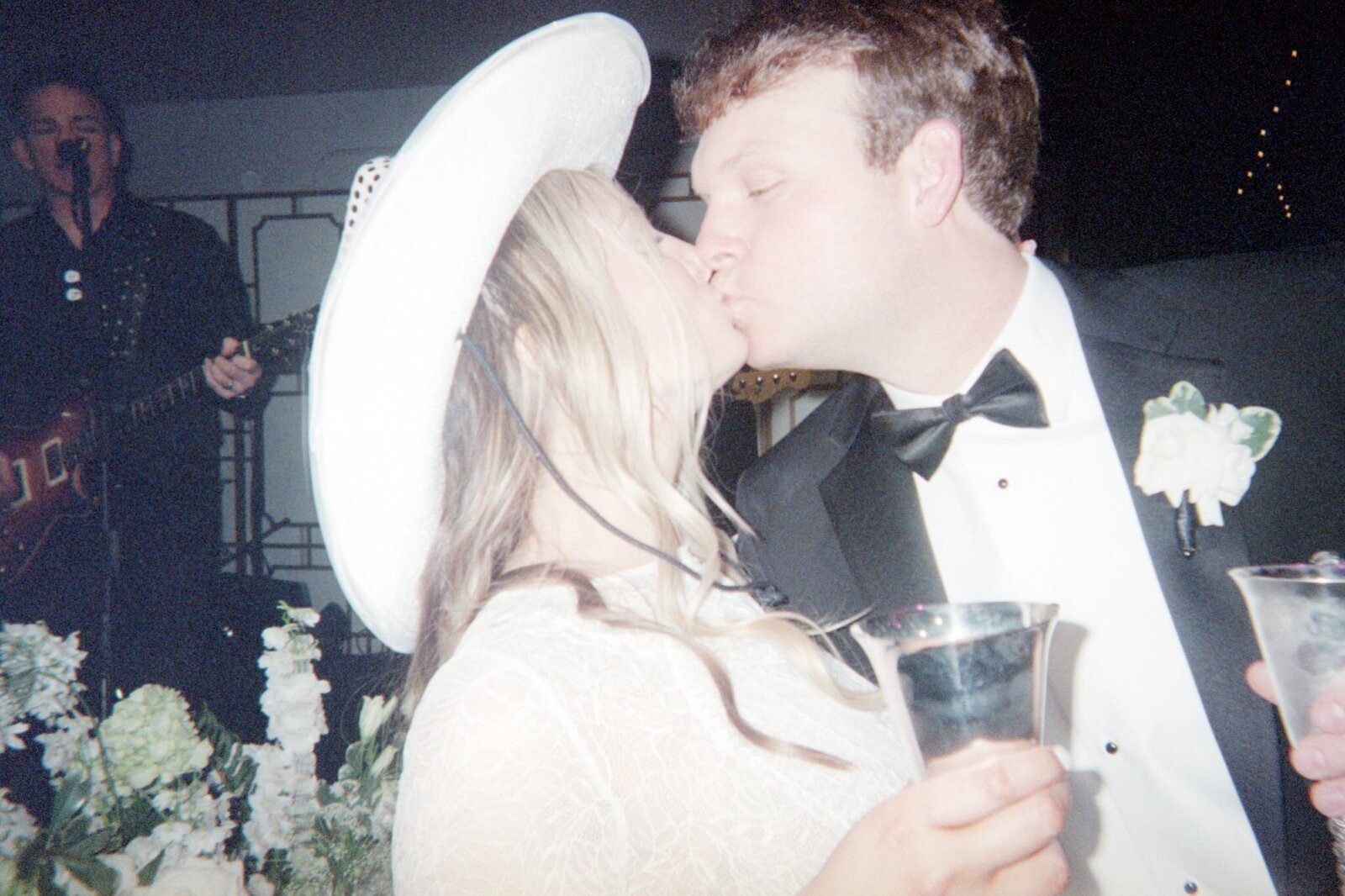 TATUM+ELY KISS CAM4