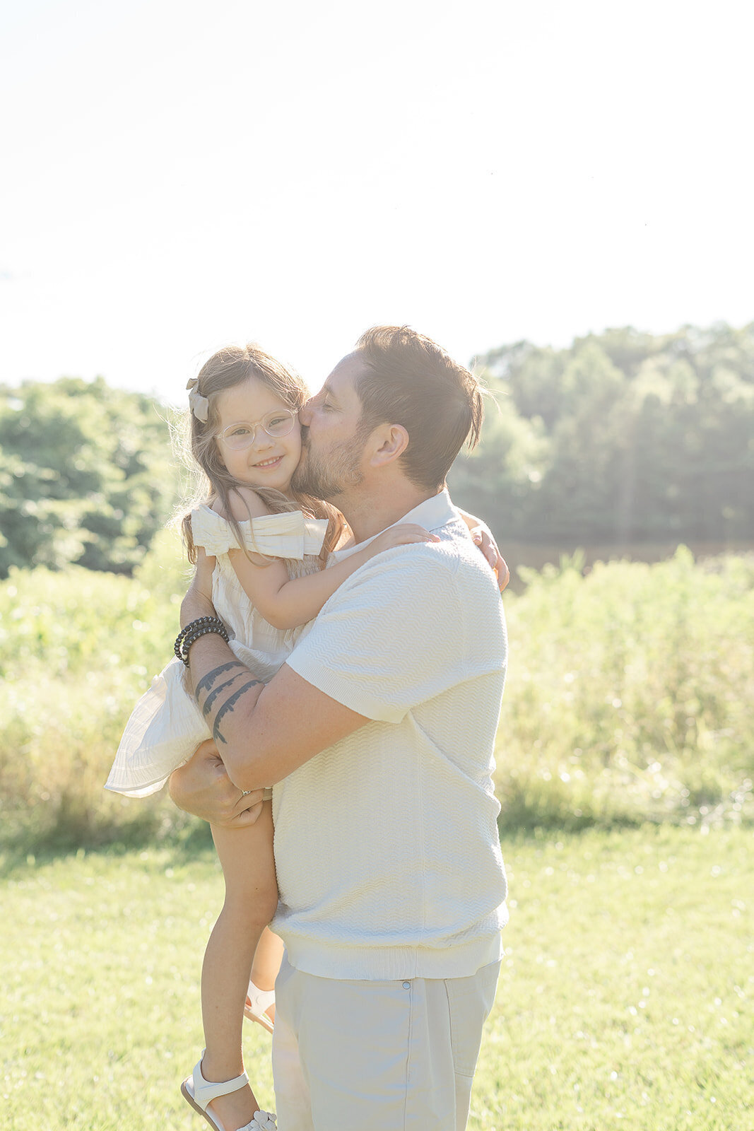 dad kisses daughter in Haymarket, Virginia