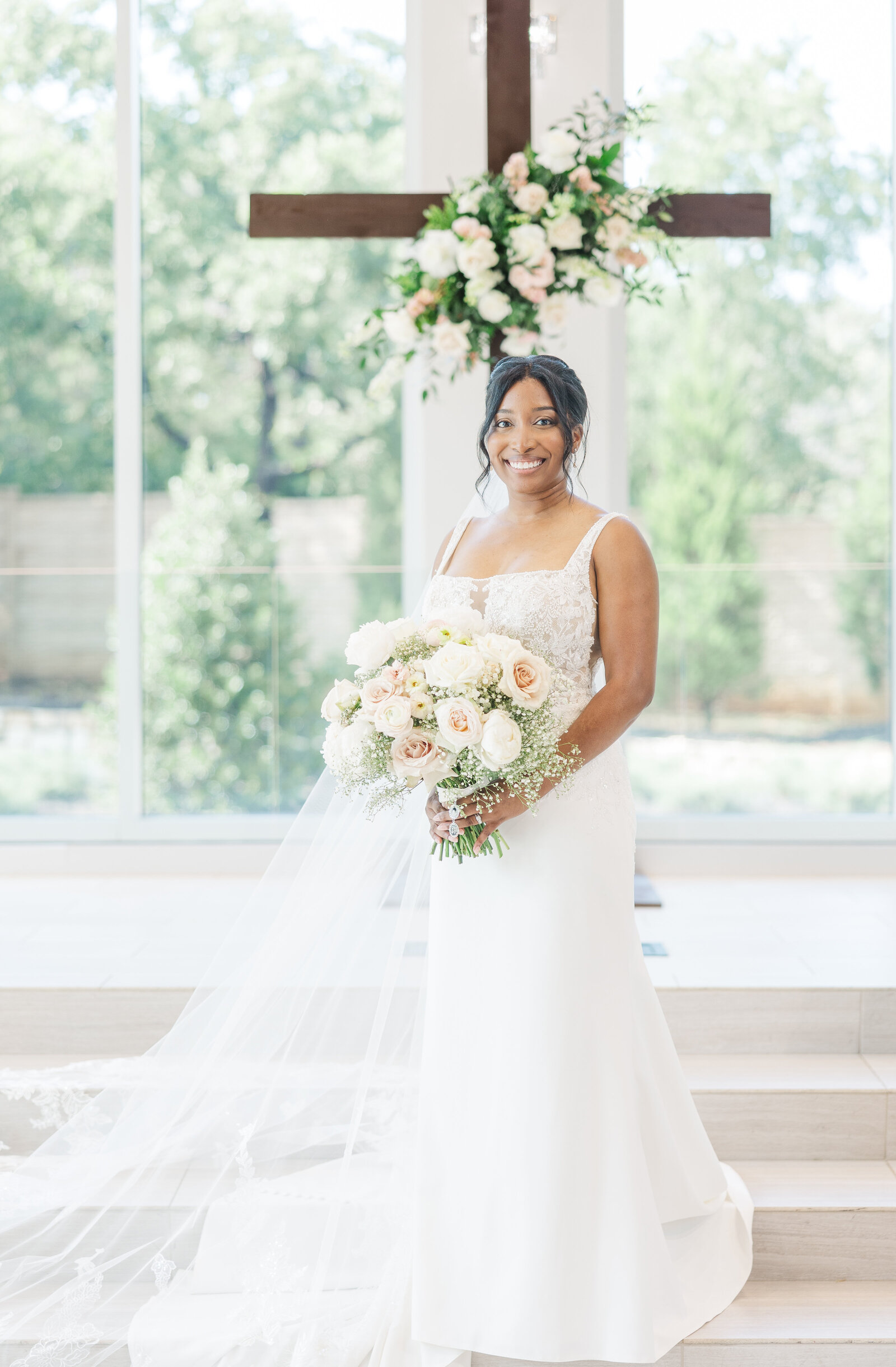 Solo photography for bride in wedding dress