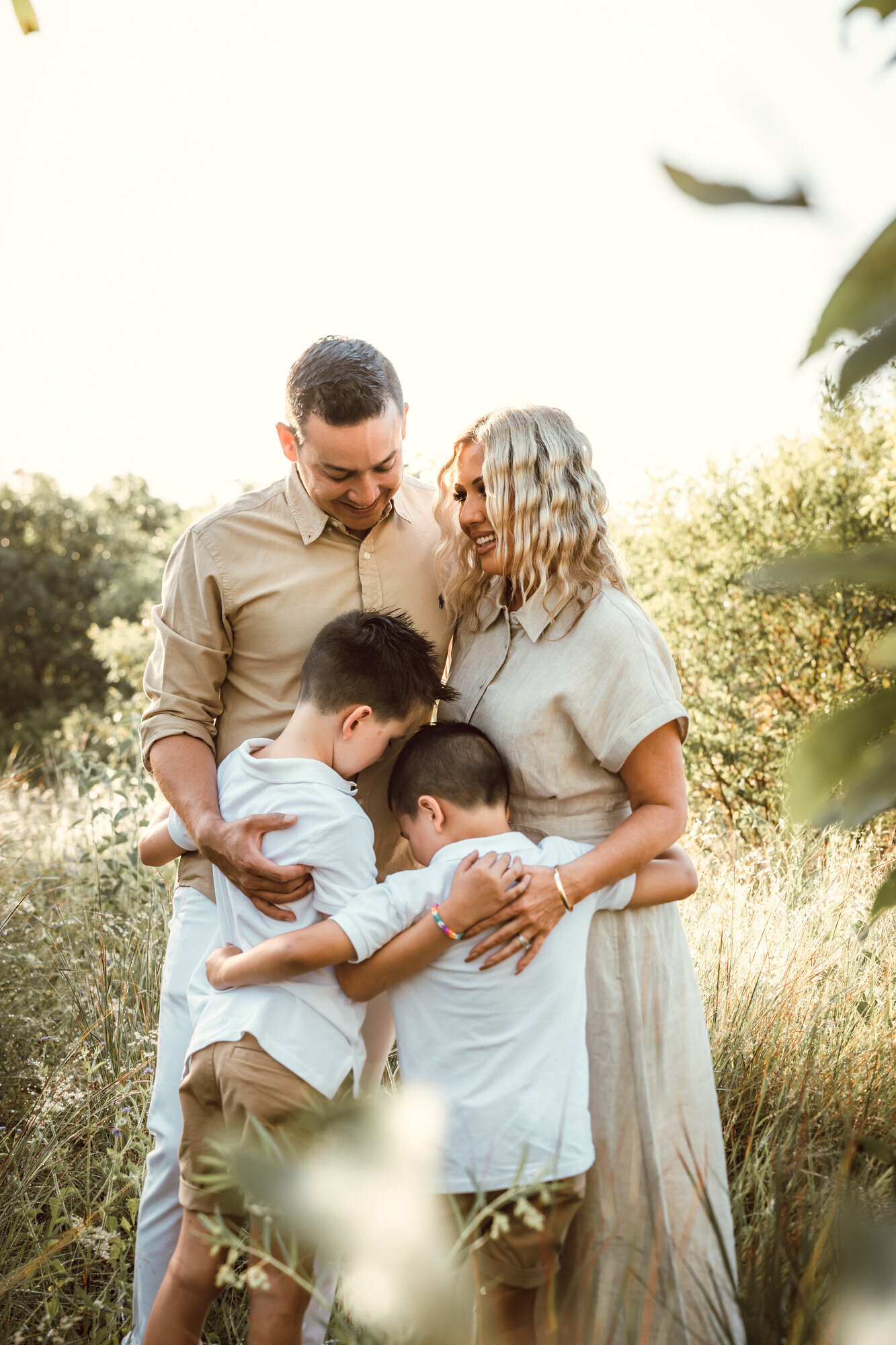 dressed in white, matching family, photoshoot in springfield, jett team finance