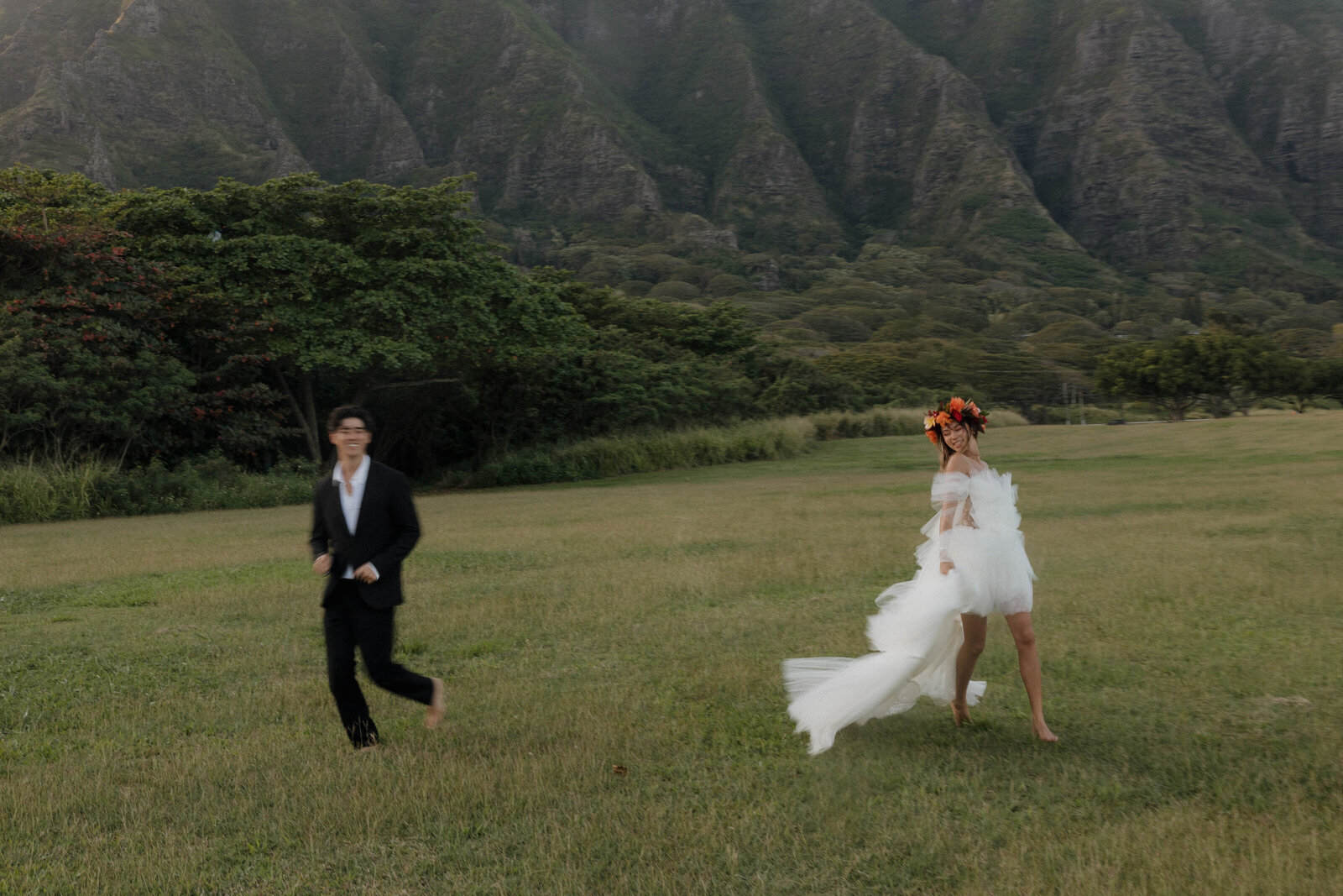 Cassie Beth Photography is a Hawai'i and destination wedding photographer. Cassie Beth Photography focuses on genuine moments, making her clients feel relaxed, and capturing the intimate moments.