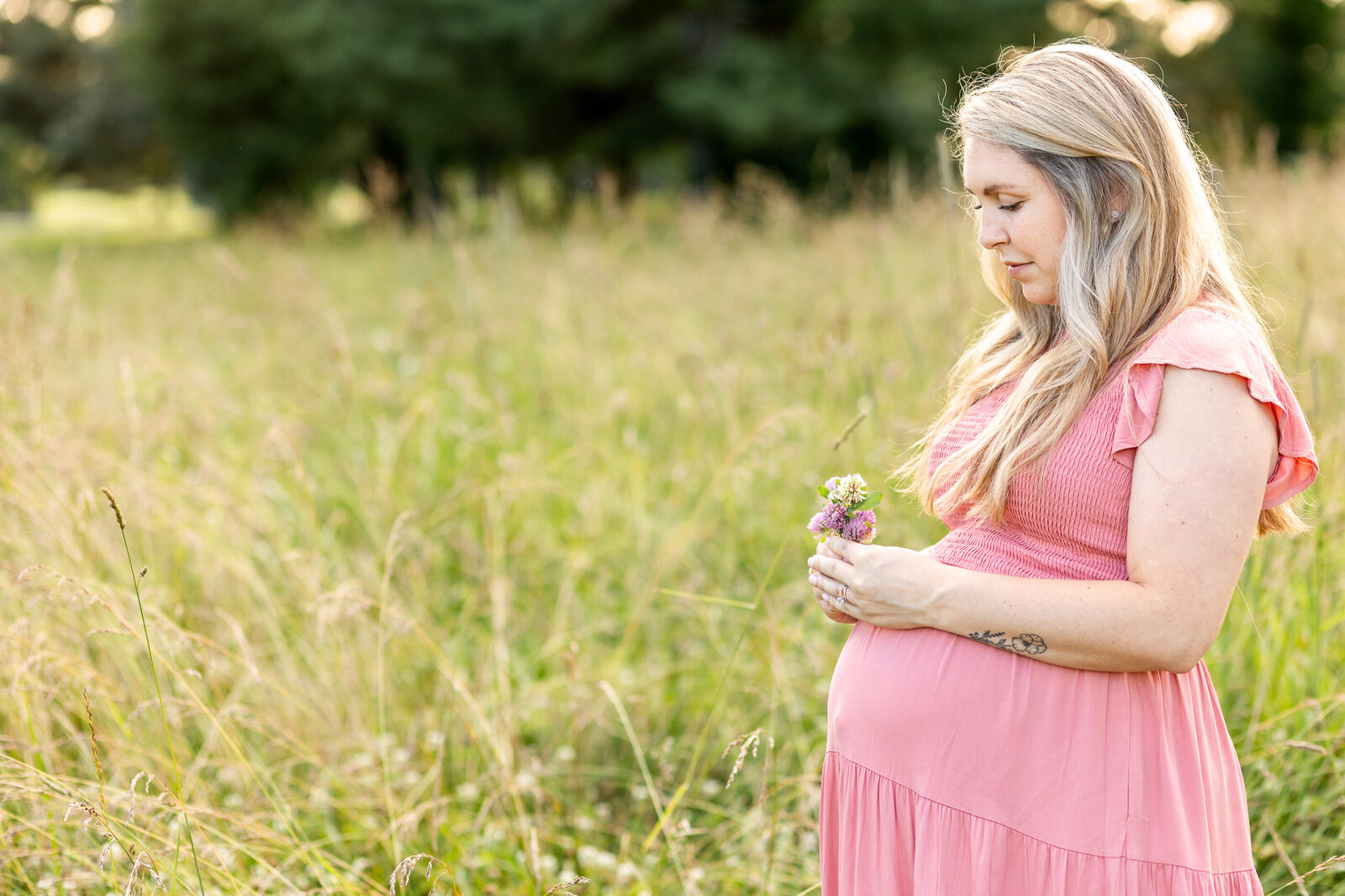 outdoor-maternity-photography-session-Lexington-KY-photographer-golden-hour-5