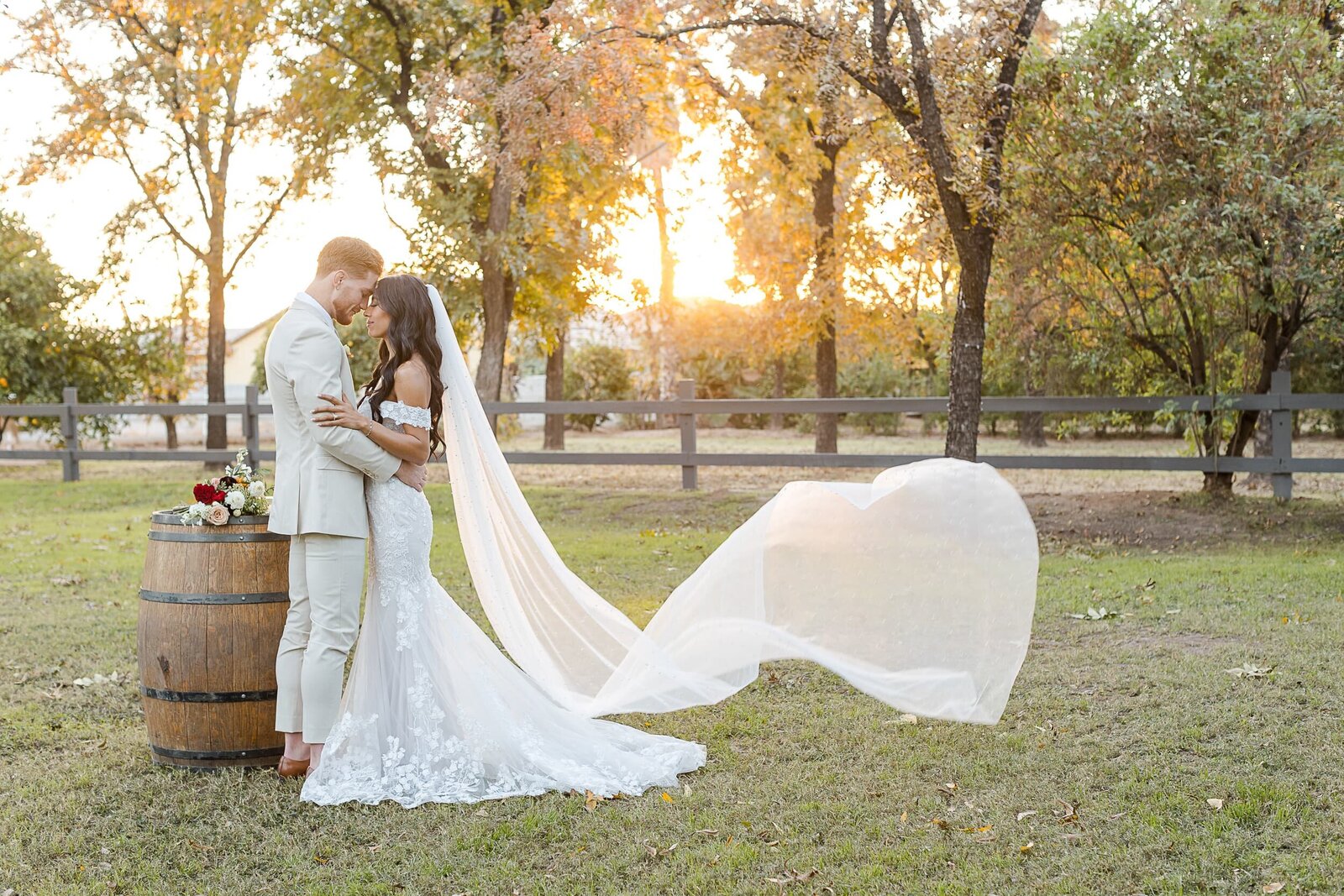 Phoenix-Wedding-Photographer-and-Videographer-Venue-at-the-Grove-ClaWed-1202