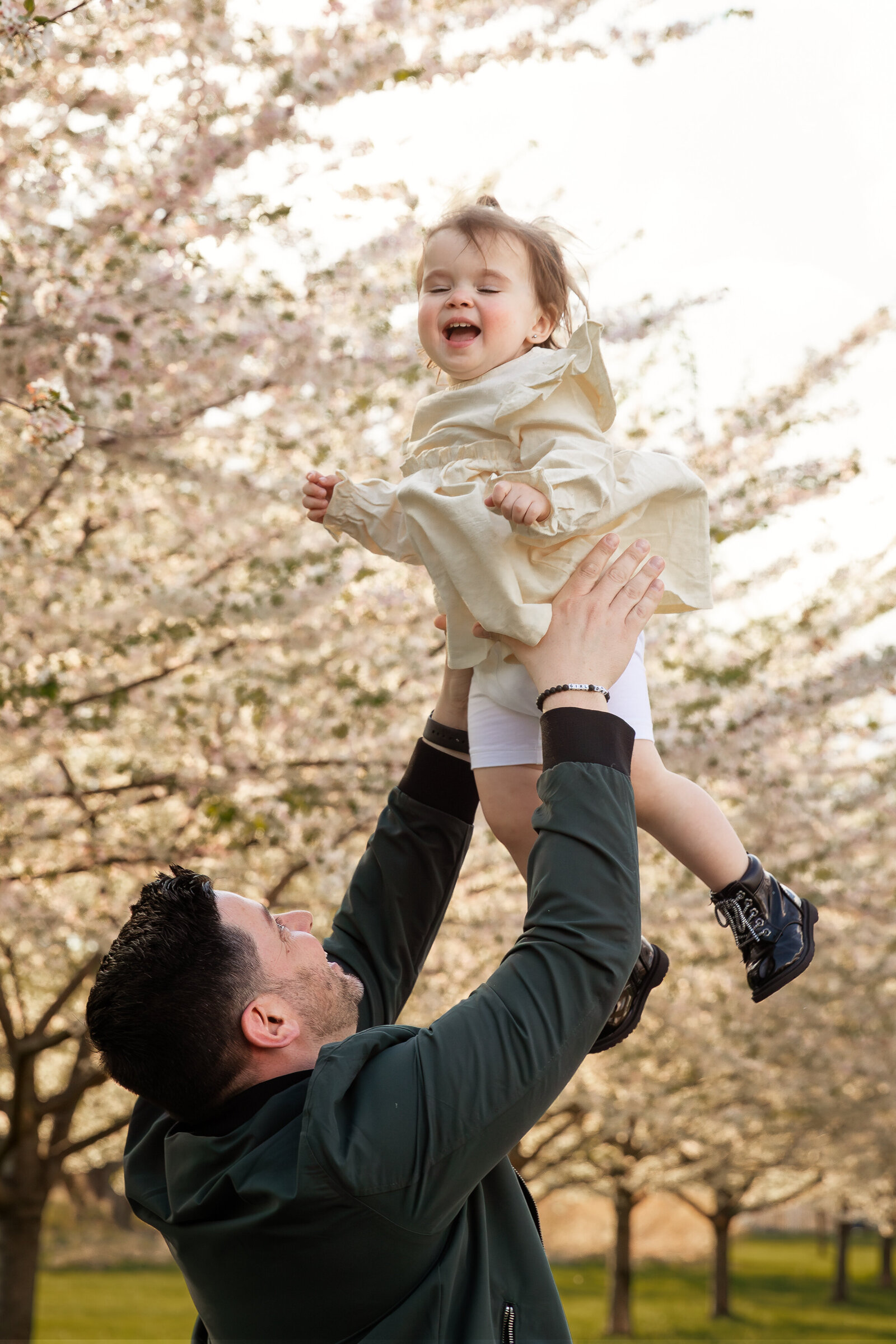 dad-and-baby-playing-central-park-morristown-family-photographers-new-jersey