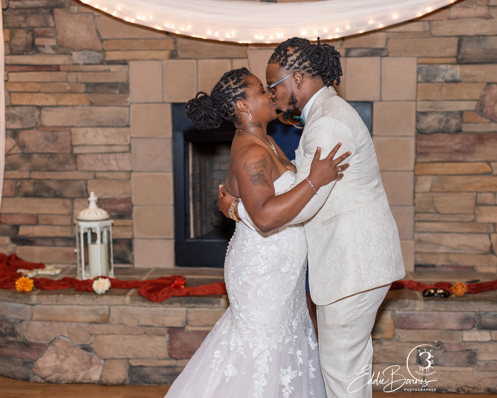 husnad kissing his wife