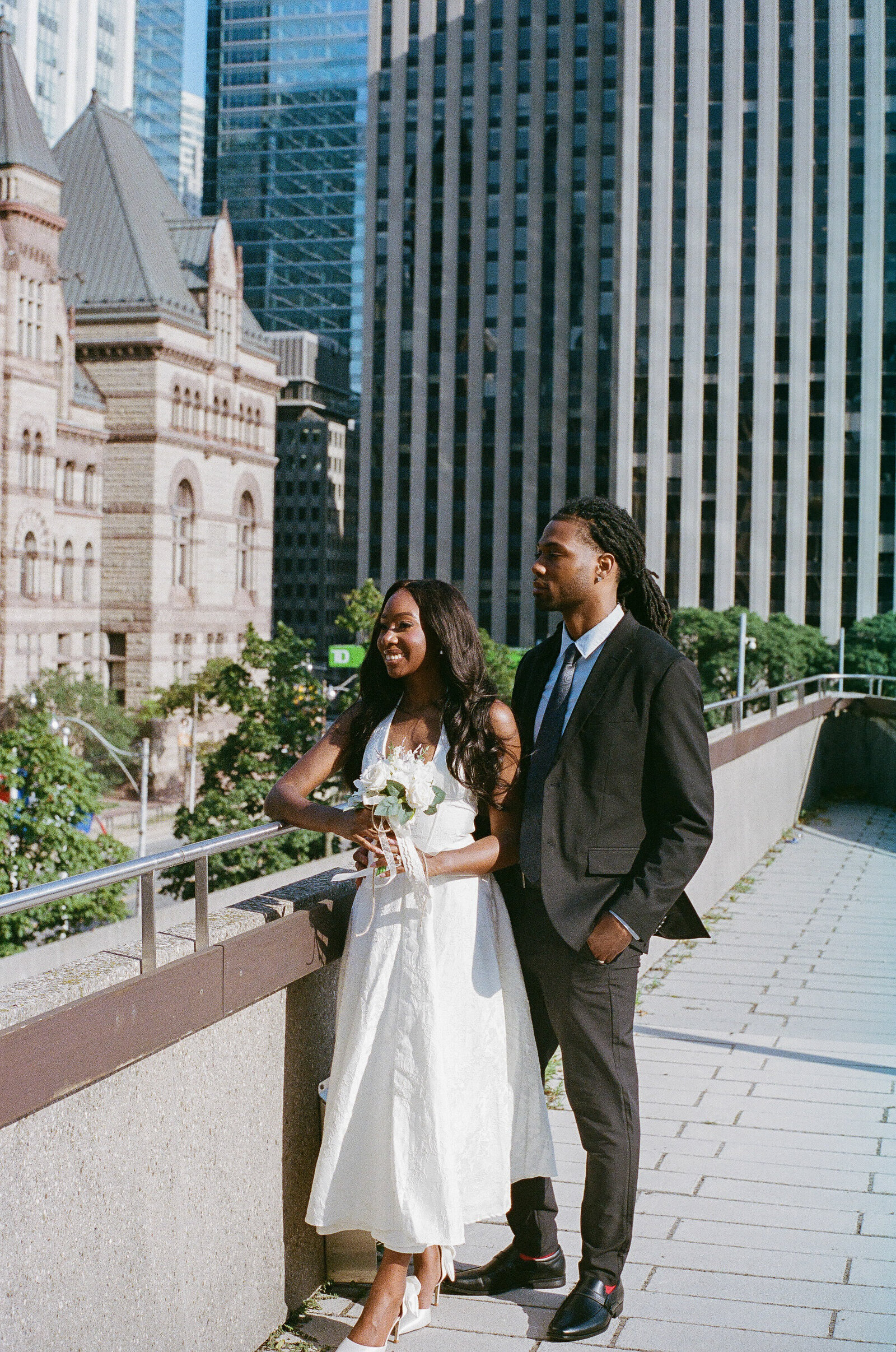 V+ T Toronto City Hall 