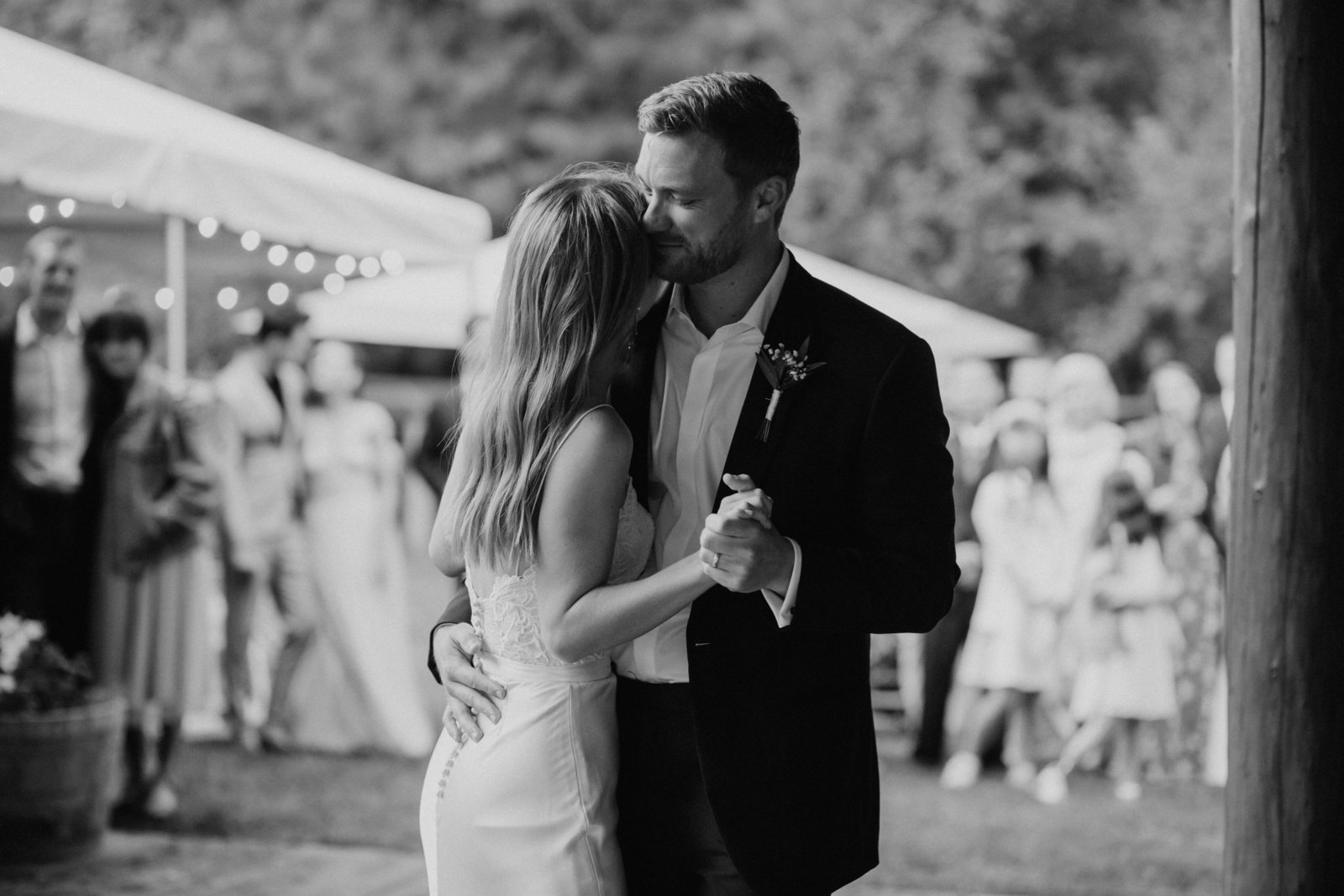 bride and groom first dance at mountain springs lodge in leavenworth washington