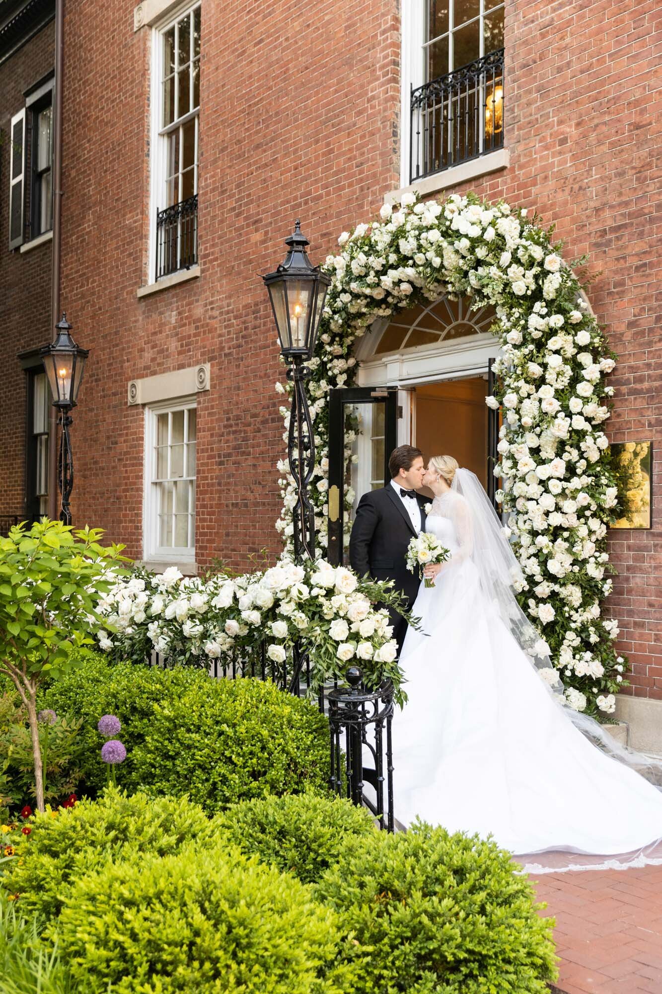 ArneyWalker-Classic-Bride-and-Groom