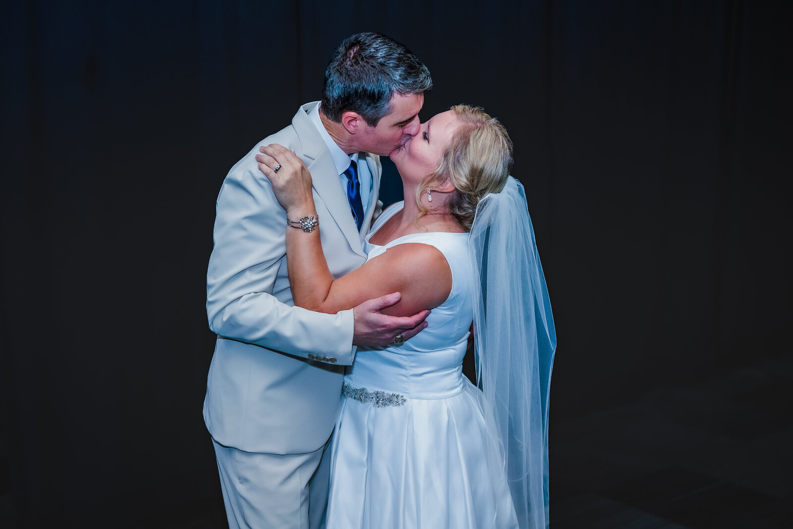 first kiss at wedding