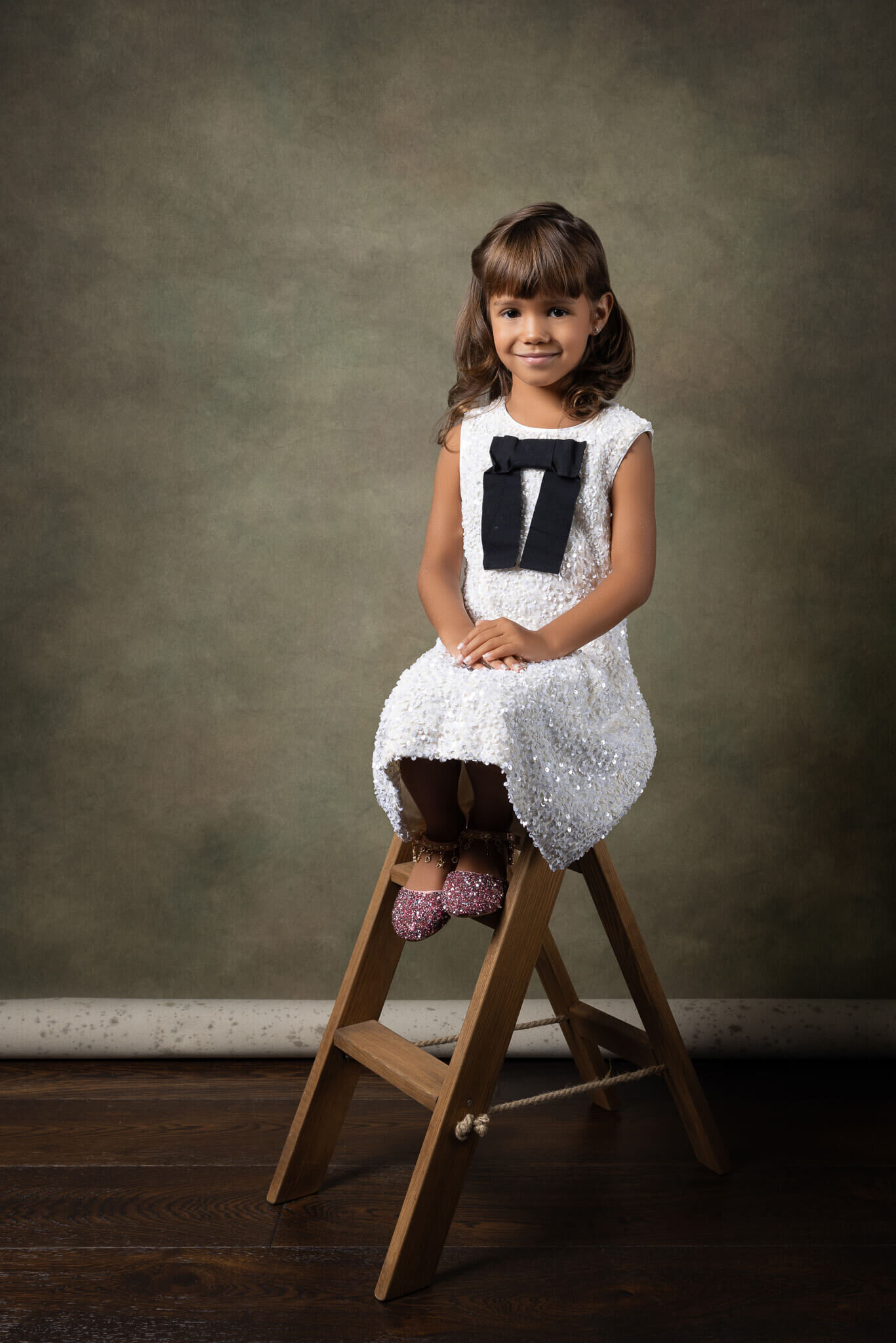 las-vegas-in-home-family-girl-portrait