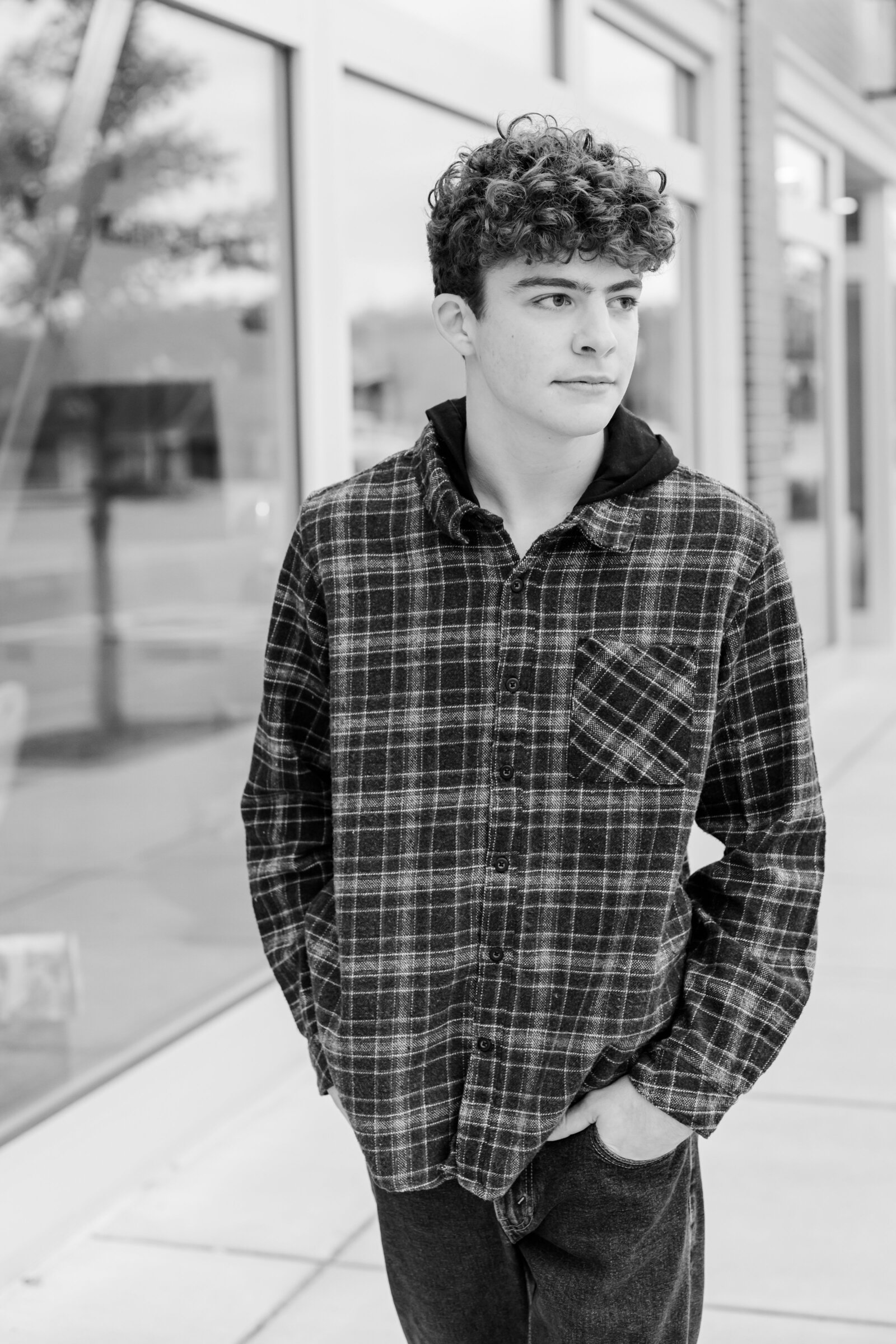 senior-photos-black-and-white-senior-boy-downtown-buildings-walking