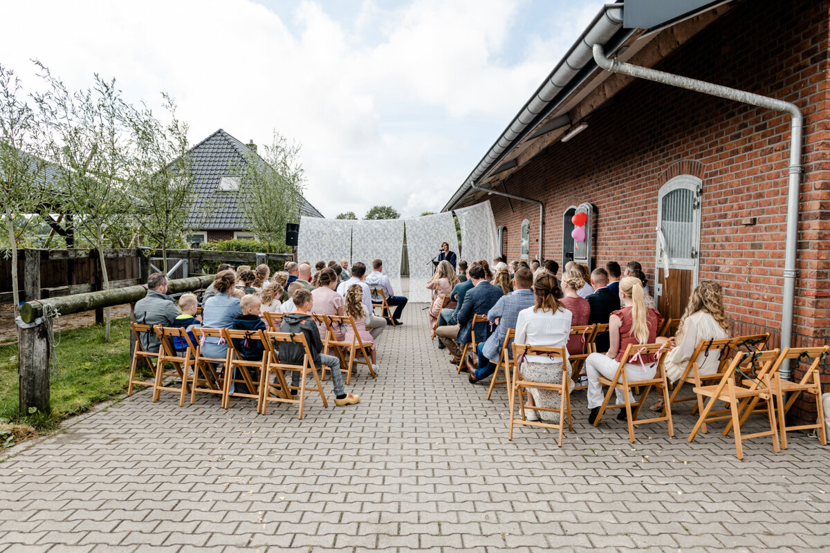 Country bruiloft, boerderij bruiloft, trouwen in Friesland, bruidsfotograaf, trouwfotograaf (86)