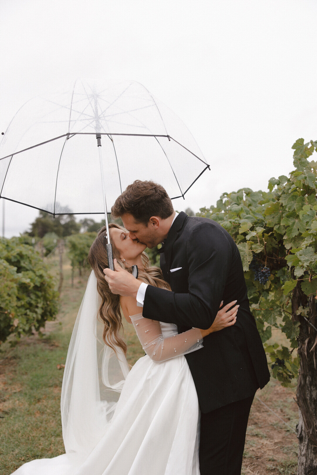 reuben-wedding-teasers-prairie-hill-vineyard-kayxbee-228