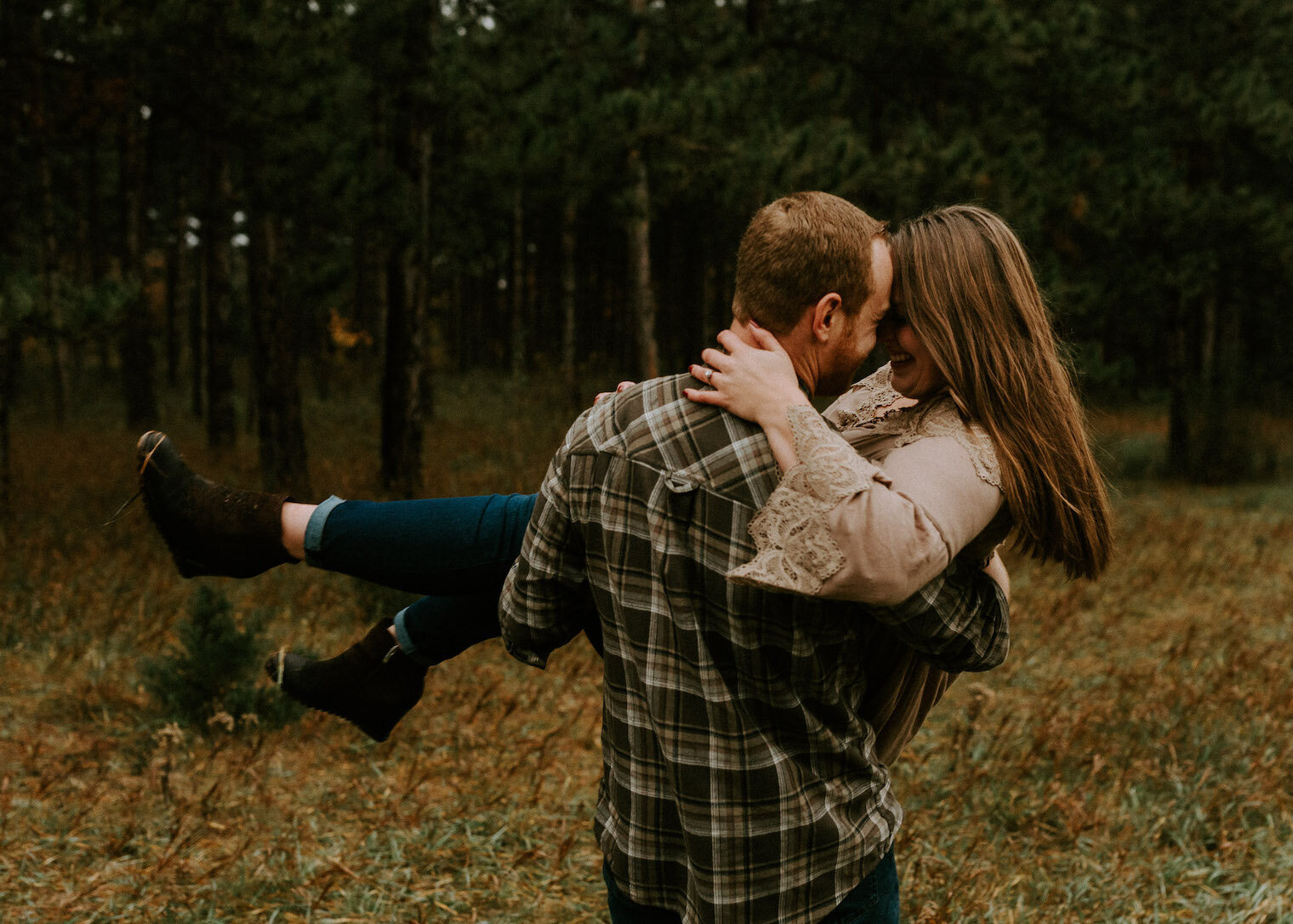 rainy-couples-photo-session-montissippi-county-park-minnesota5