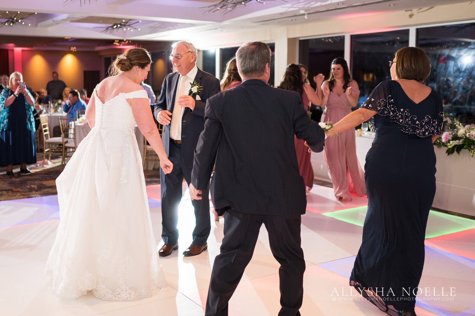 Wedding-at-River-Club-of-Mequon-905