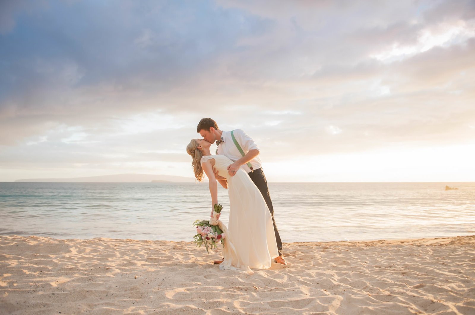 Find Maui Wedding Packages For Hawaii Weddings At Venues Beaches Simple Maui Wedding Logo Blog