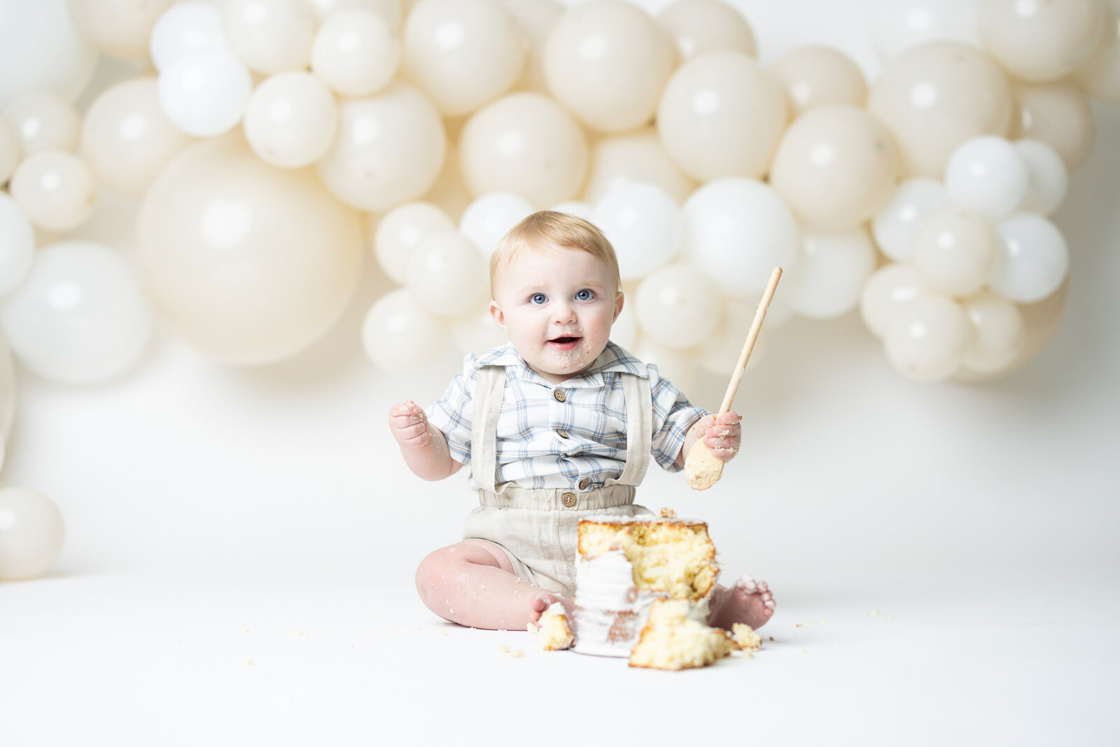 baby-simple-neutral-cake-smash