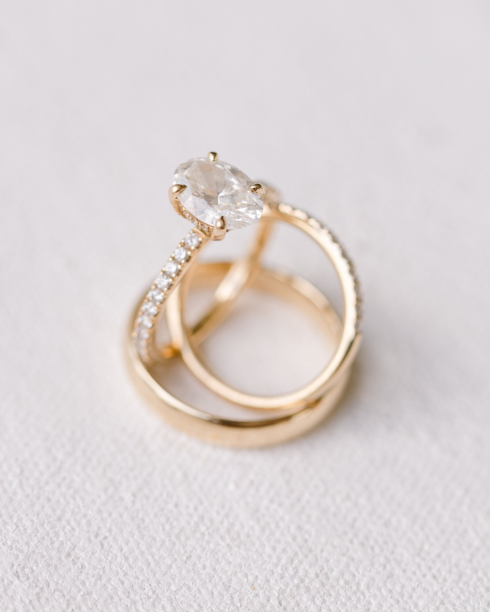 lauren-and-zac-wedding-oval-diamond-ring-abby-bell-photography-alabama
