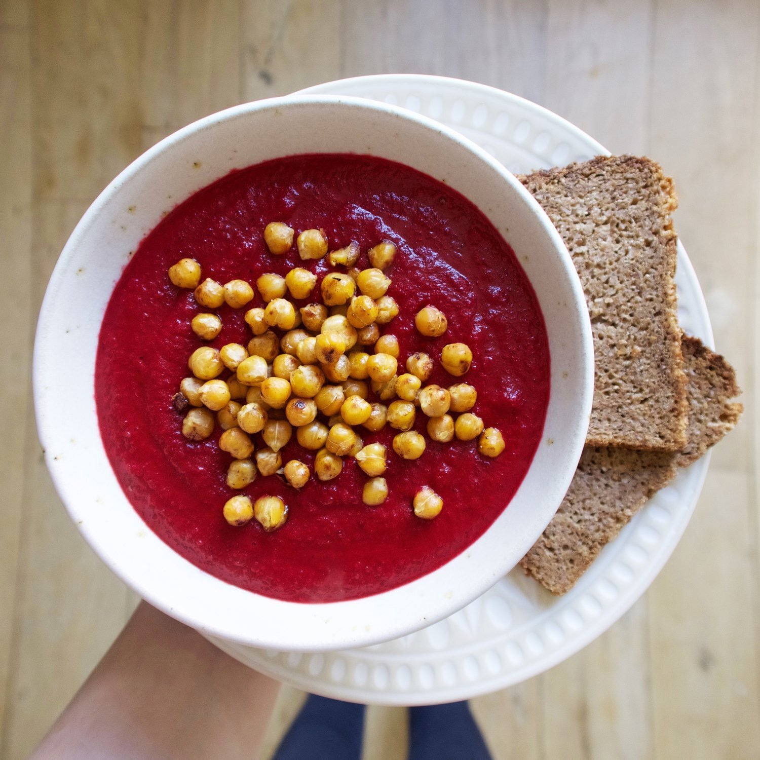Vegan_beetroot+soup+with+toasted+chickpeas