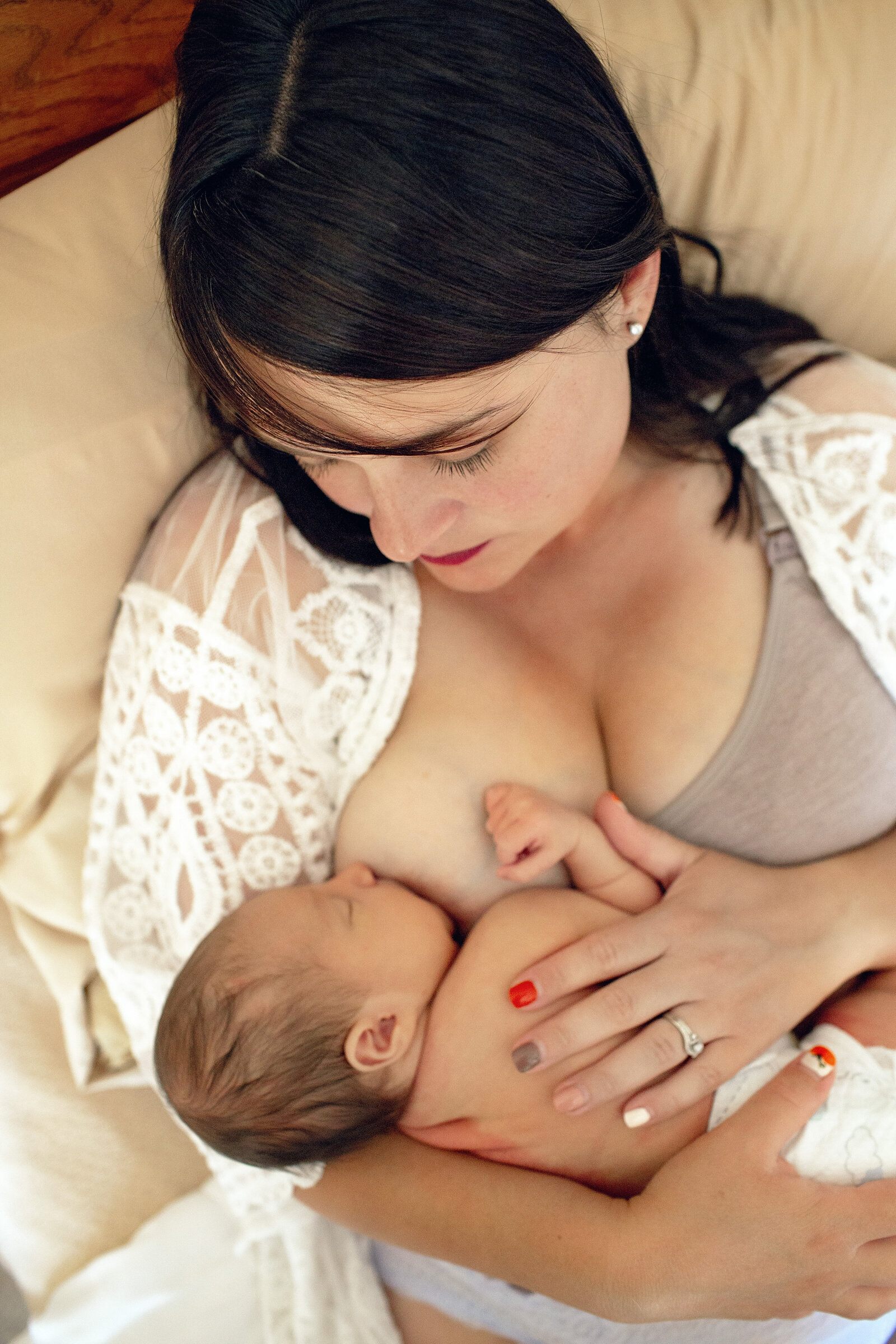 Albuquerque-newborn-breastfeeding-session