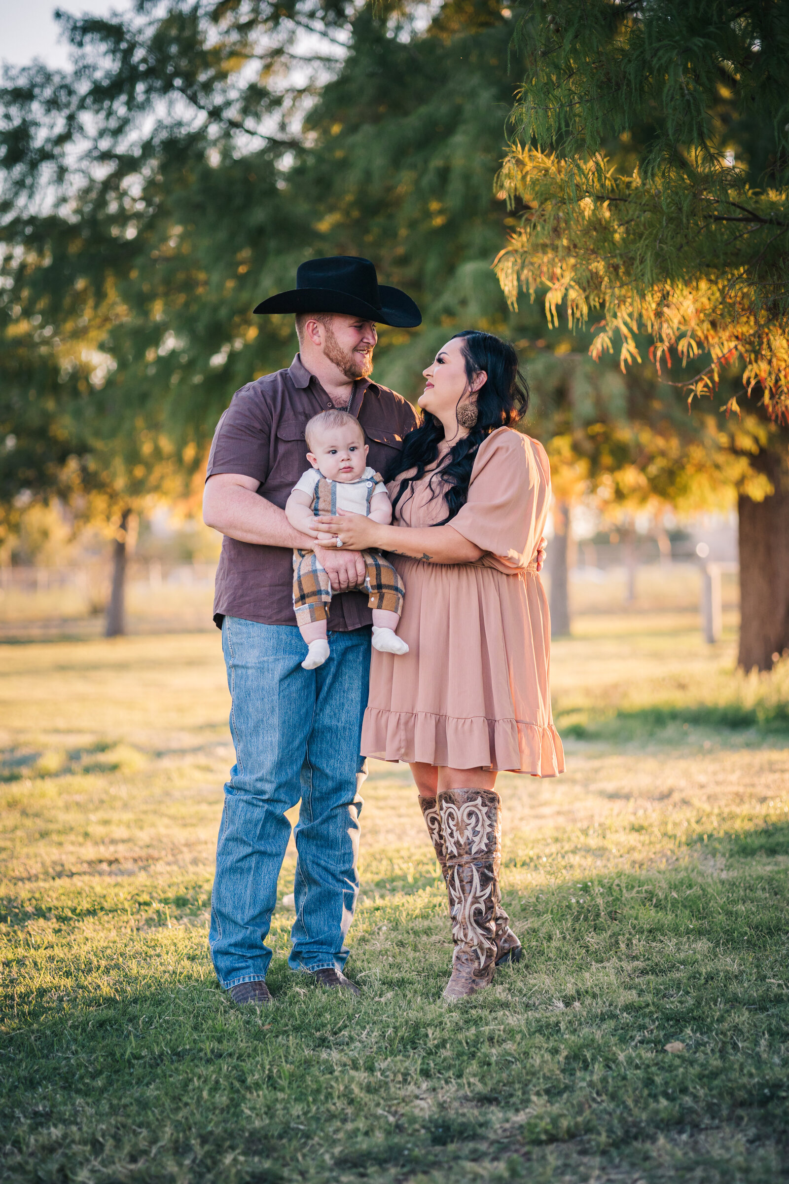 outdoor family pictures in Odessa Texas