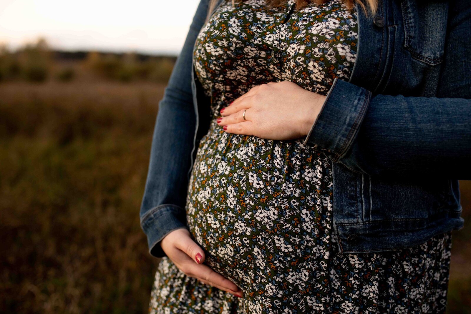 maternity-outdoor-photoshoot-london,ontario