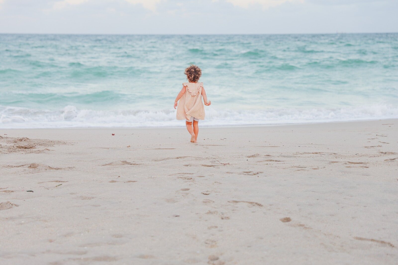 toddler-walking-florida-beach