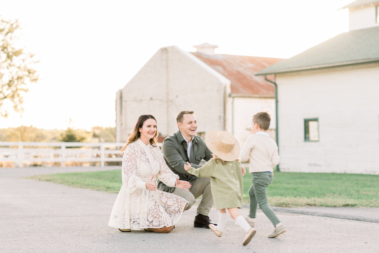 kids-running-to-parents