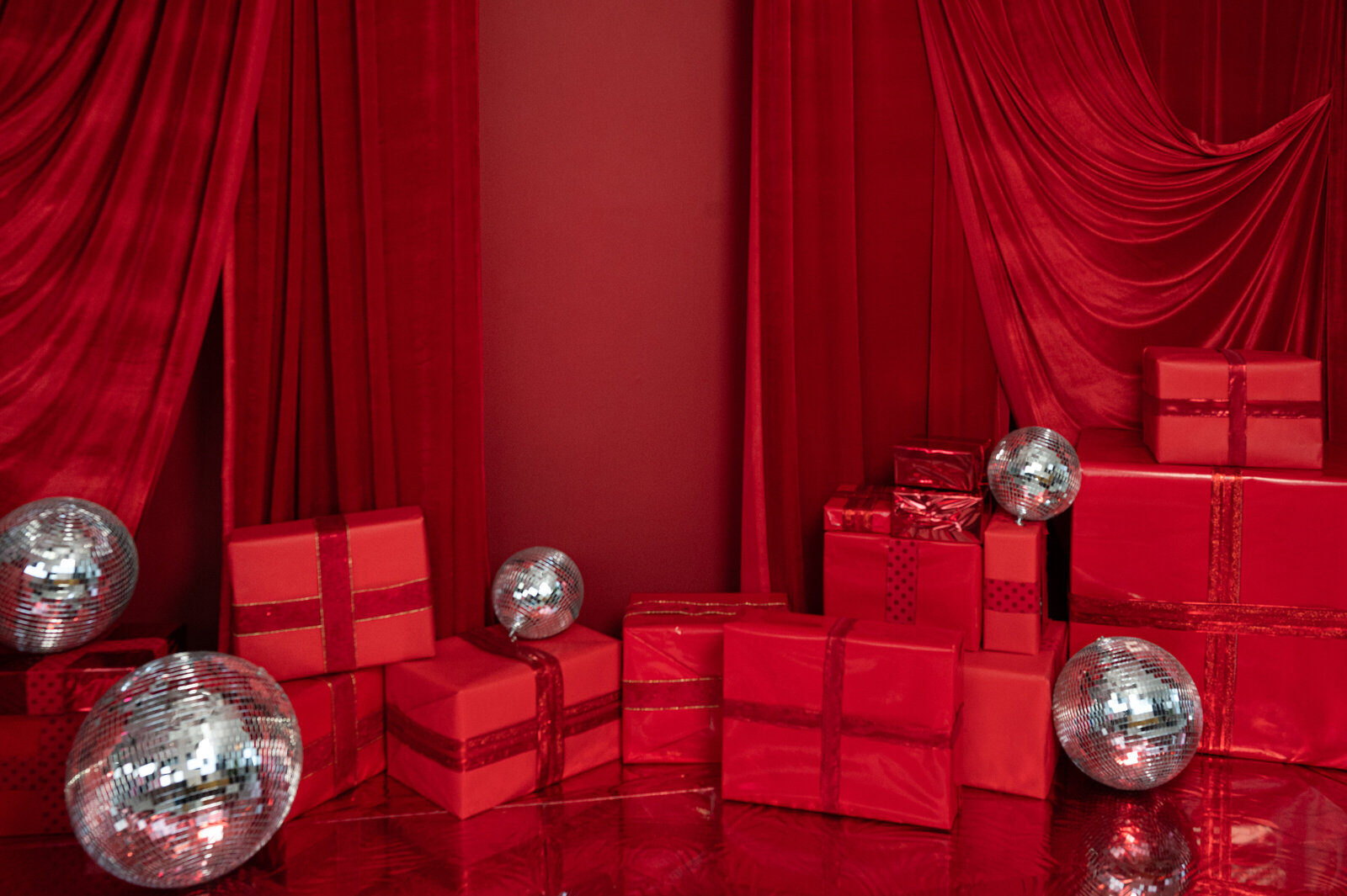 Crimson Christmas Set 2024__0002