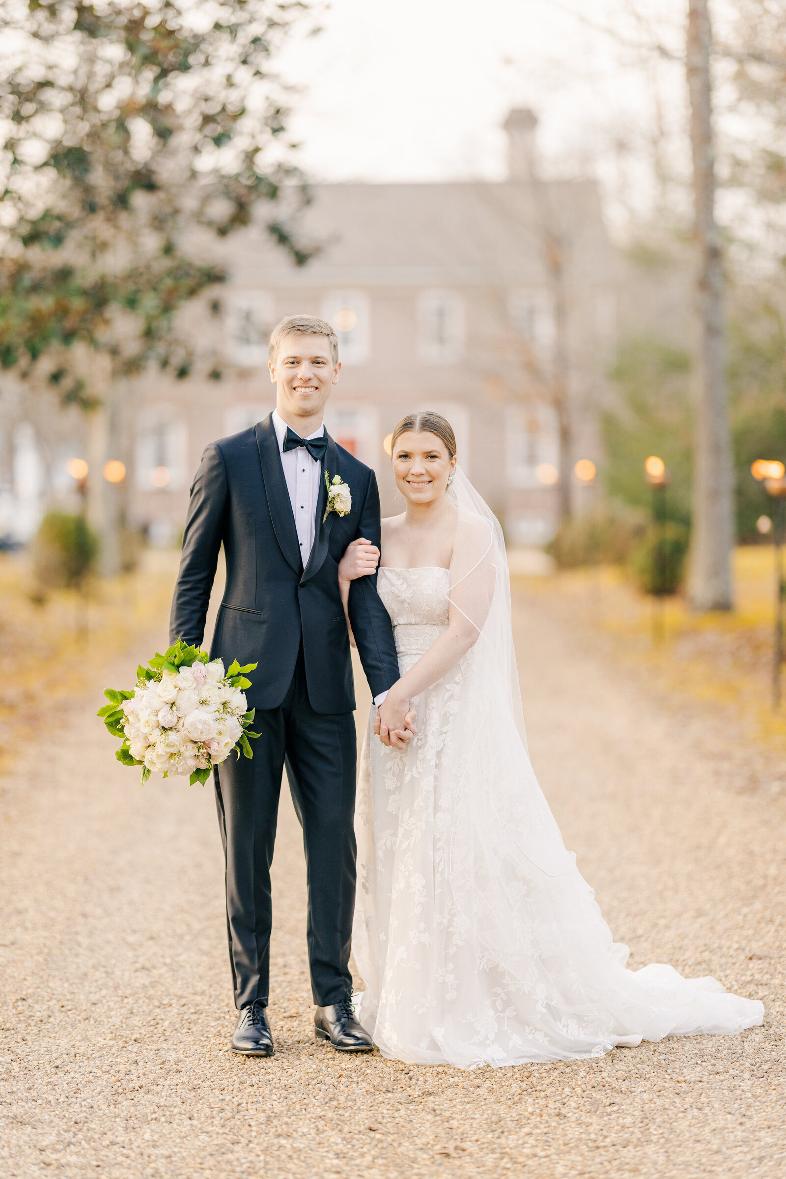 Breathtaking Love – Bride & Groom’s Winter Portraits at Inola