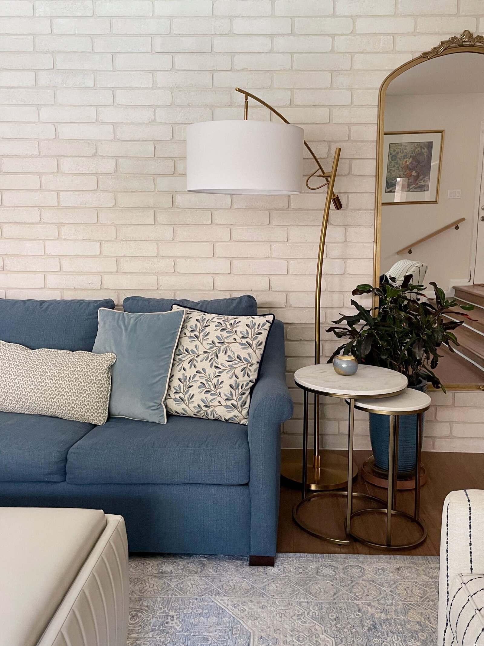 dusti j design blue couch