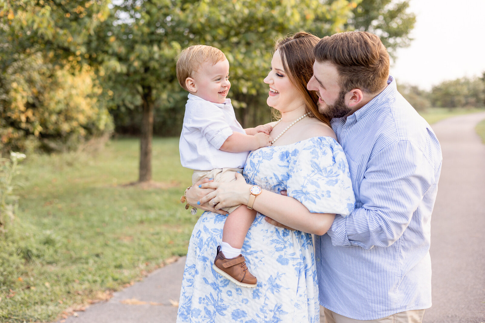 outdoor-maternity-photography-session-Frankfort-KY-photographer-2