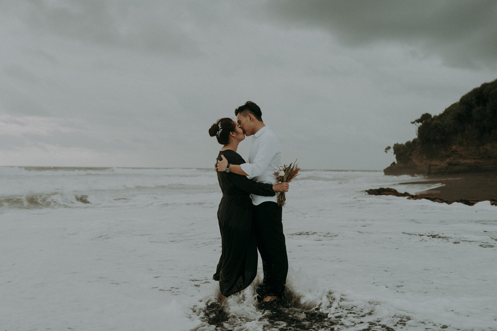 couple kissing in the nyanyi beach bali