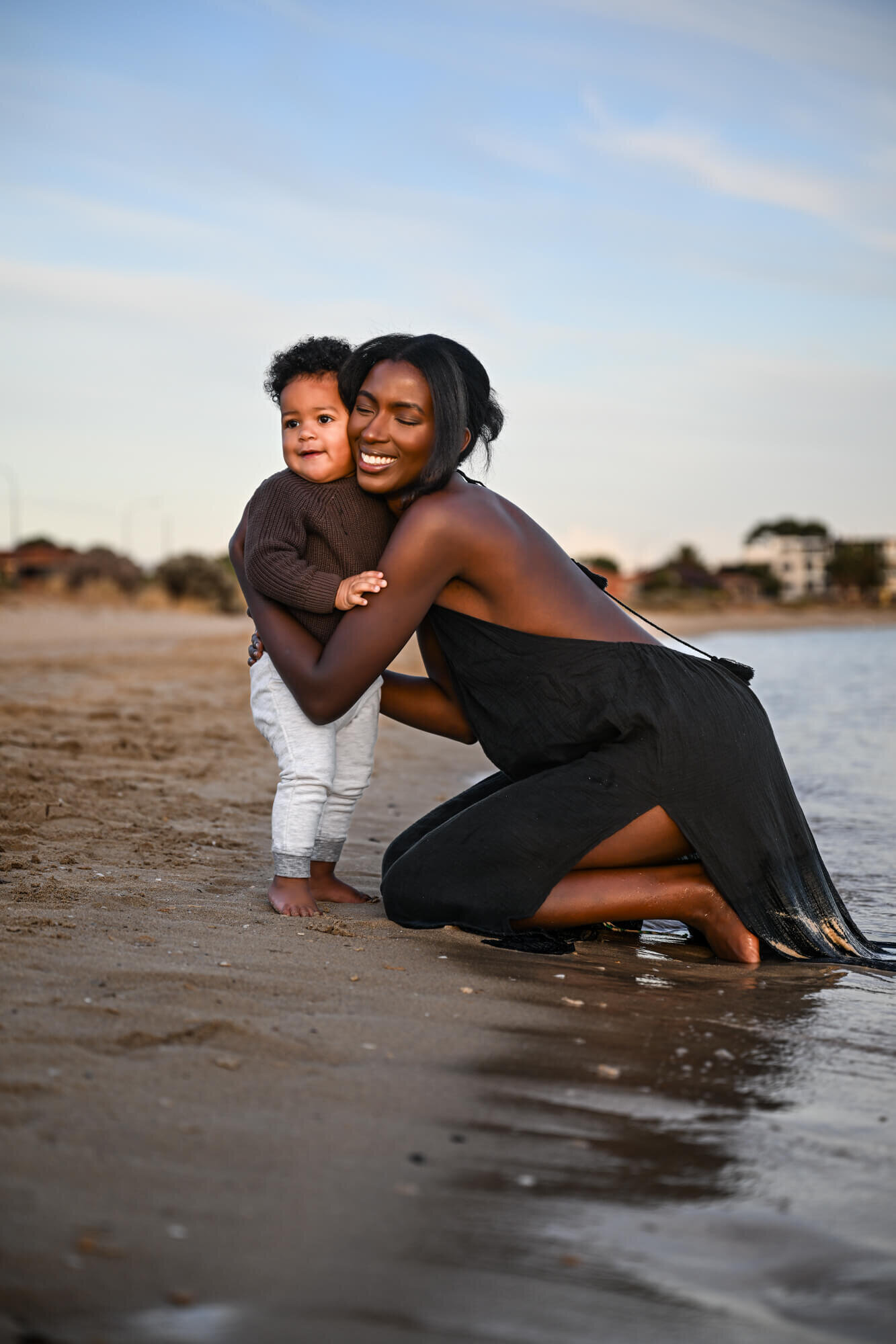 mama-hugging_baby-sunrise-beach-photo