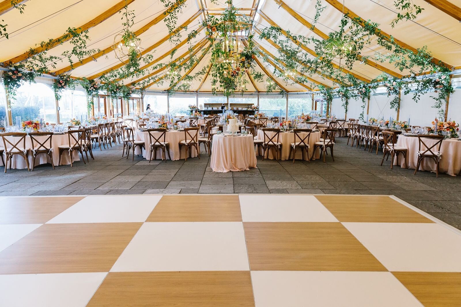leila-james-events-newport-rhode-island-luxury-wedding-planner-castle-hill-inn-venue-erin-mcginn-wedding-photographer-bright-florals-CH0542 copy