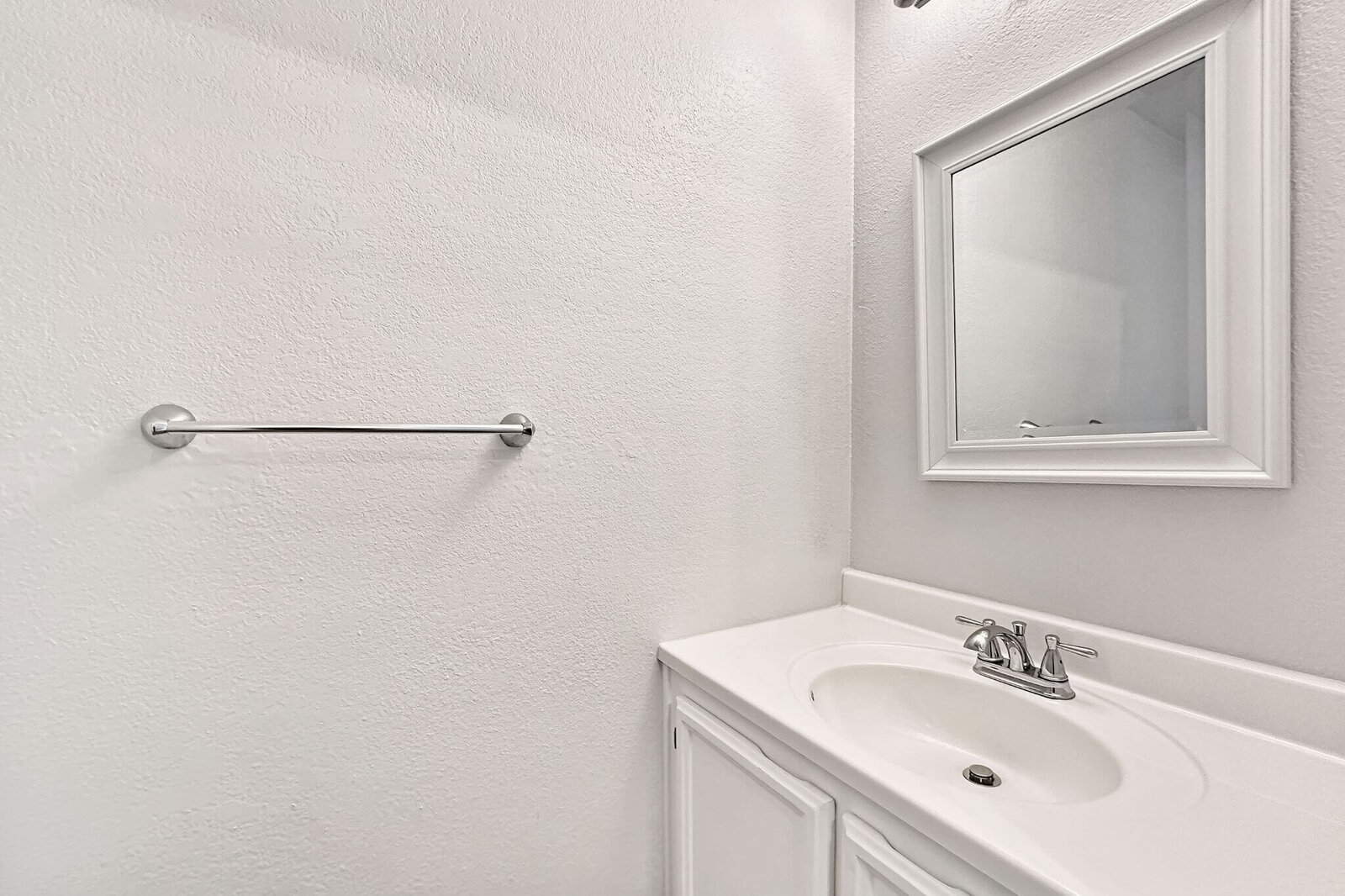 mls8_michael-jimenez-pacifica-realtor-homes-for-sale-bathroom-top-agent