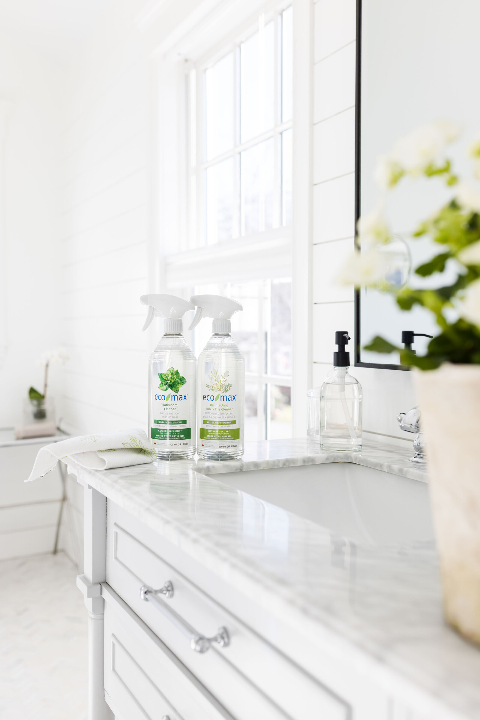Eco-Max . Bathroom Cleaner Product Photography-12