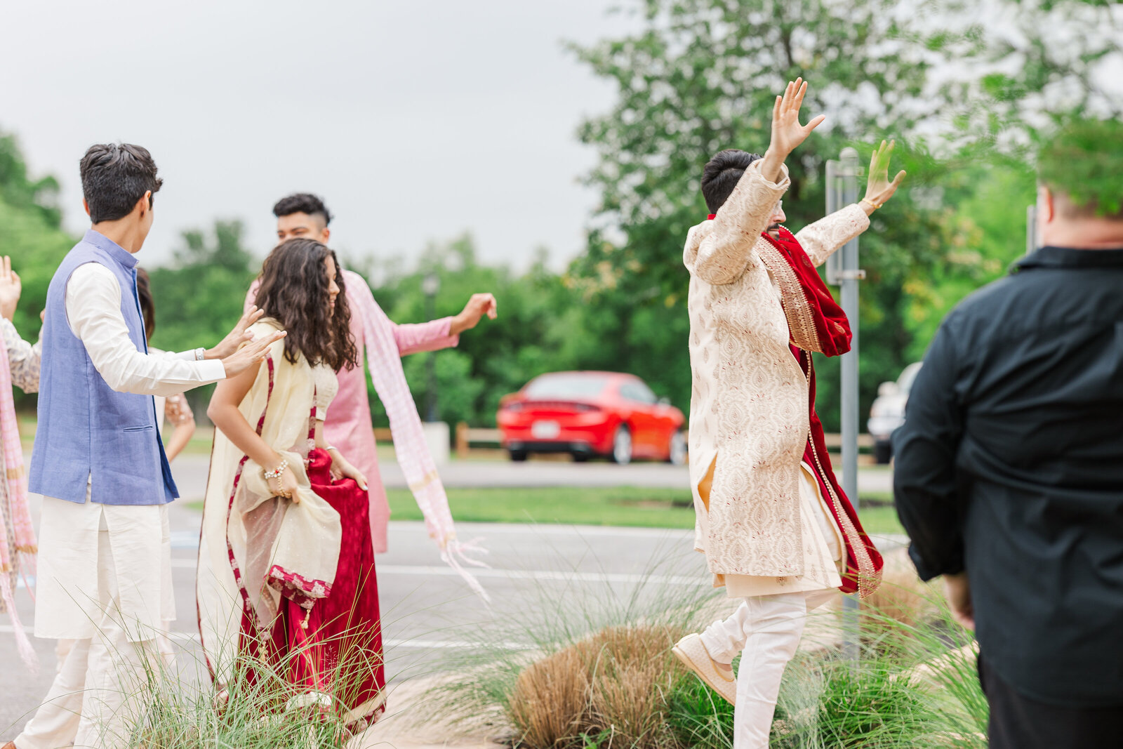 Dallas-groom-grand-entry-photography