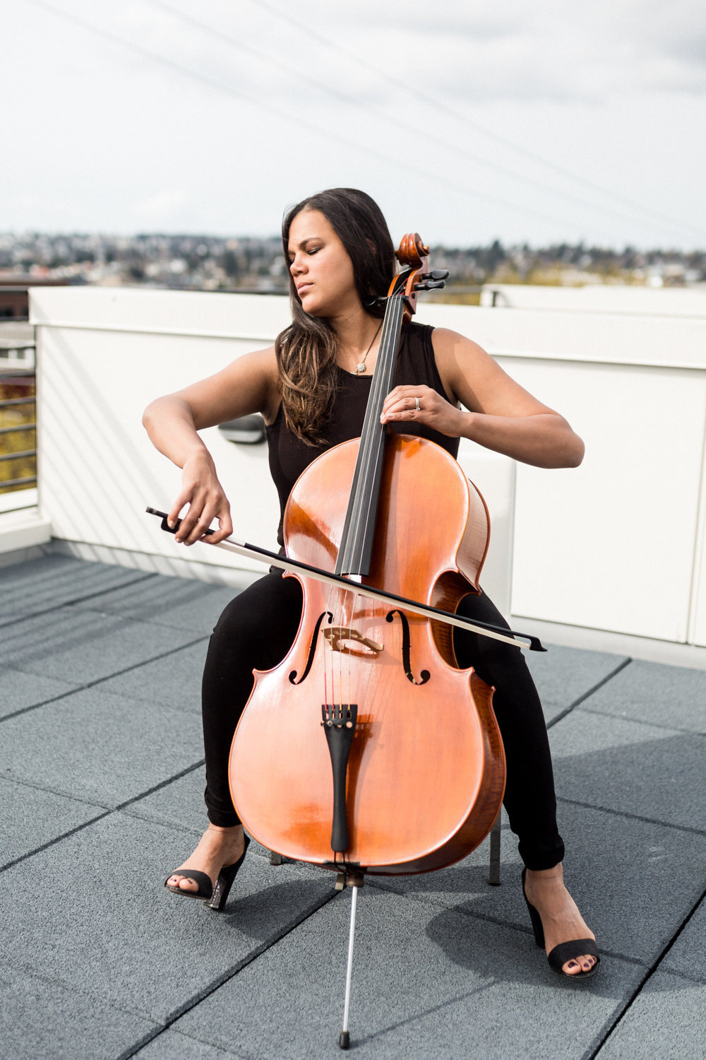 cellist-portrait-lifestyle-danielle-motif-photography-12