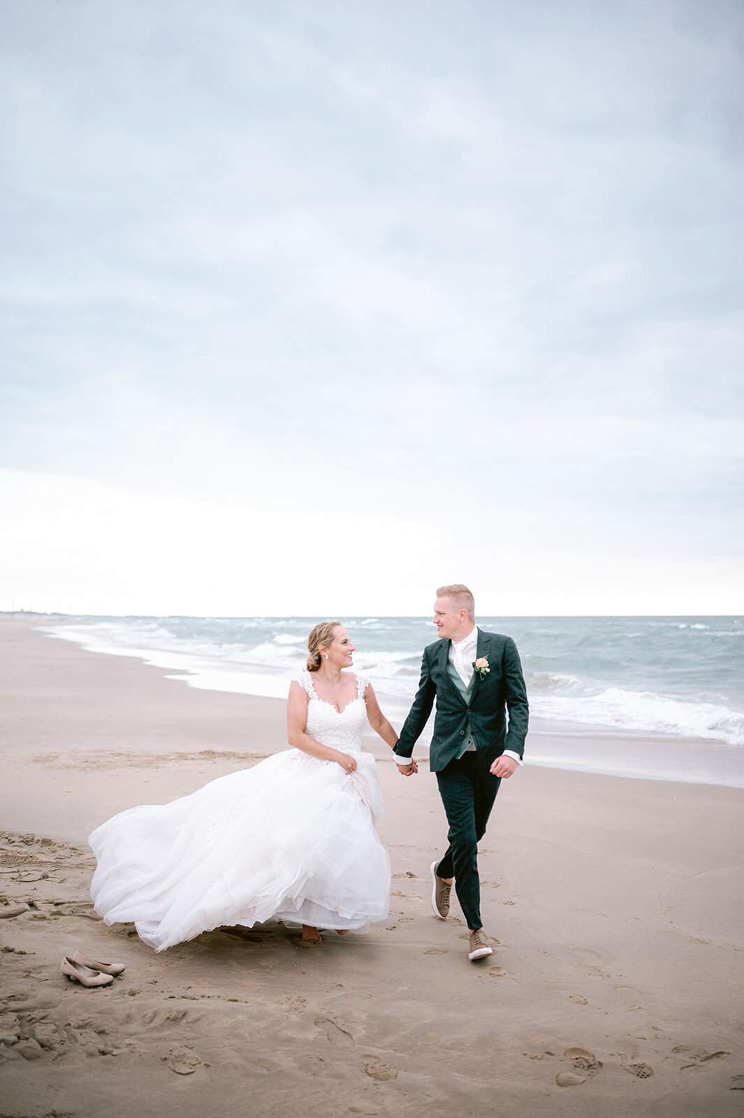ShauniHartlandFotografie-FotograafAlkmaar-Trouwfotograaf-NoordHolland-BruiloftCastricumAanZee-Deining-LisetteEnThomas-831