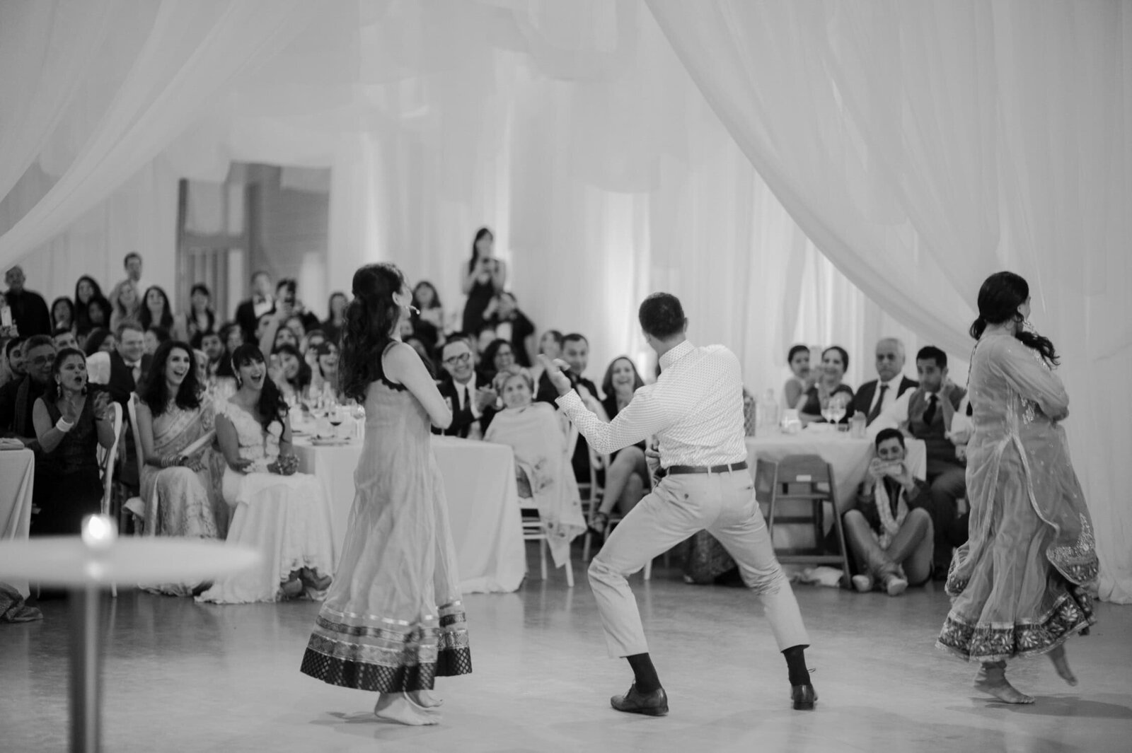 AUSTIN-MODERN-MONOCHROMATIC-INDIAN-WEDDING-00850-2