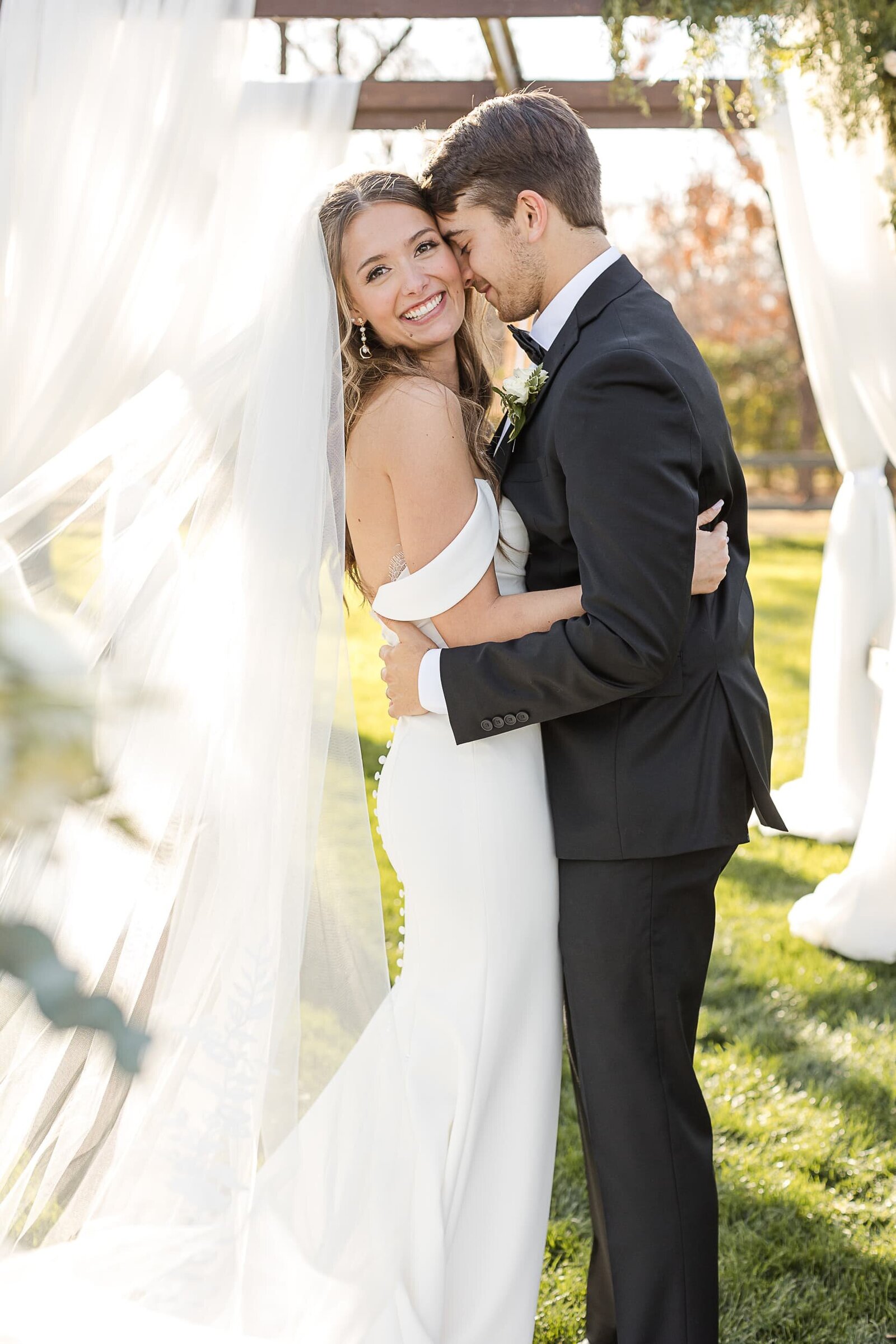 Phoenix-Wedding-Photographer-and-Videographer-Venue-at-the-Grove-WoodWed-1202