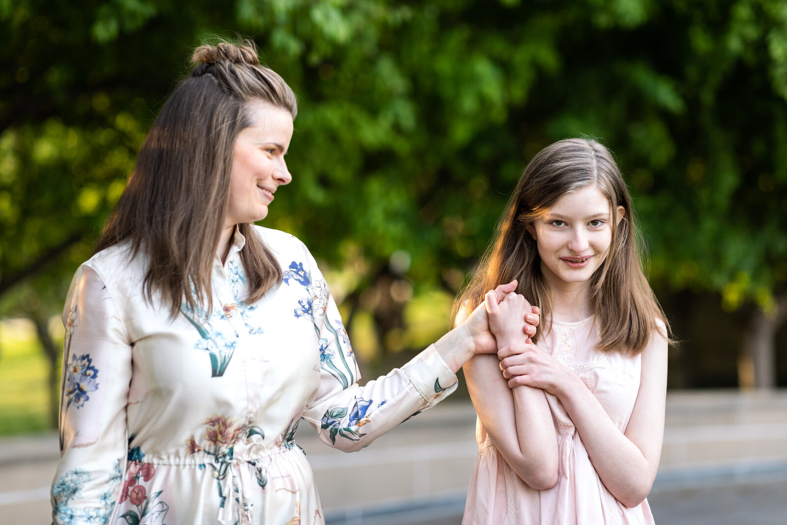 Kansas_City_Family_Photographer_Nelson_Atkins_Museum_of_Art_mother_daughter_special_needs_golden_hour-77