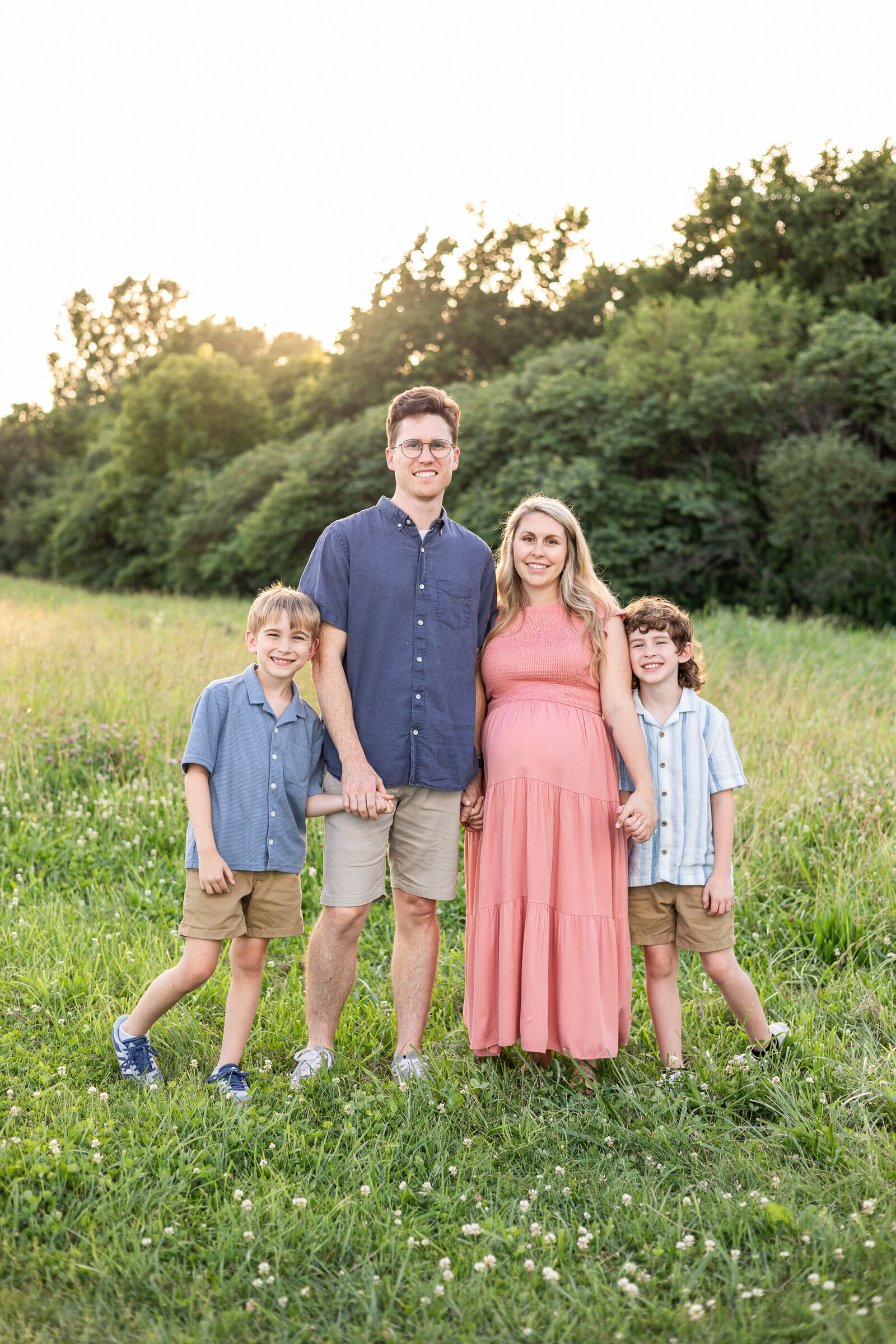 outdoor-maternity-photography-session-Lexington-KY-photographer-golden-hour-3