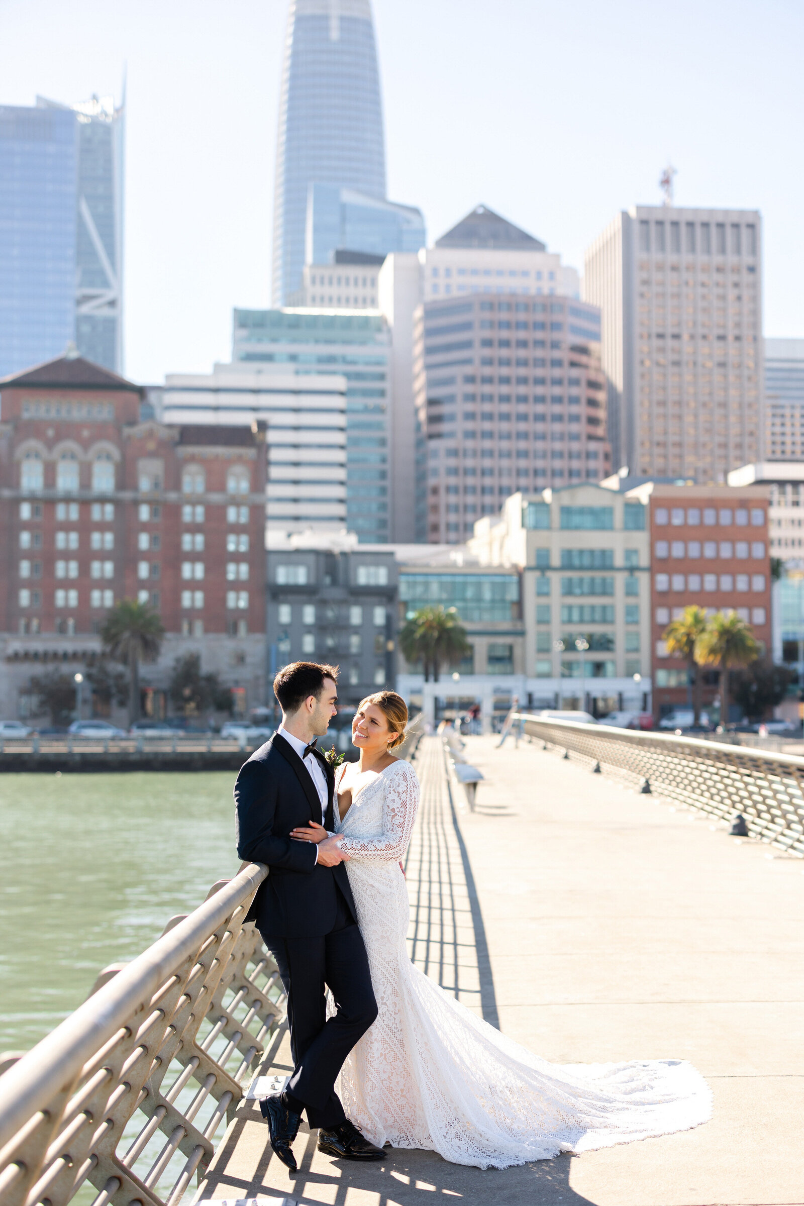 Black-white-green-modern-wedding-39