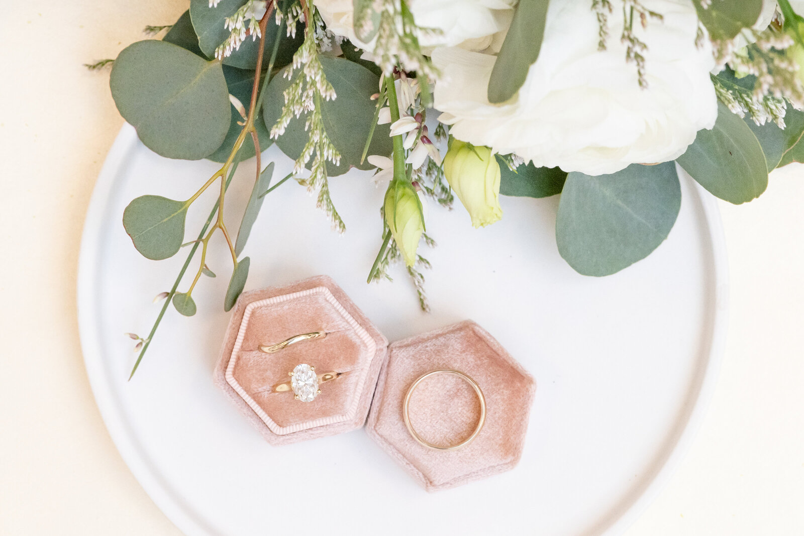 Timeless and Clean Wedding Michigan Wedding Photographer, Metro Detroit Weddings